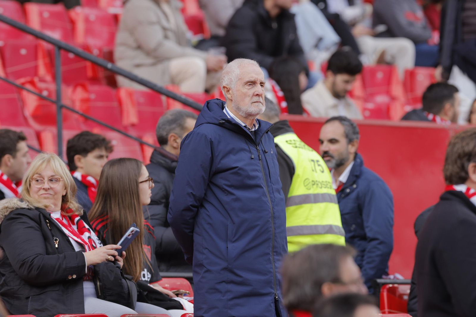Búscate en las fotos del Sevilla -Betis