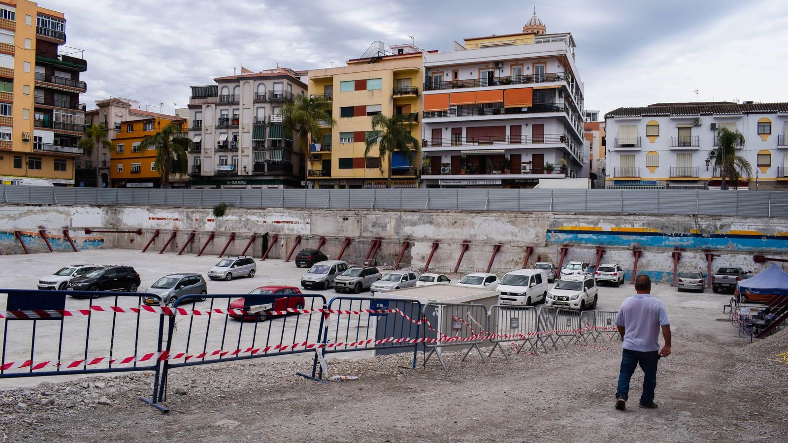 Solar donde se construirá el parking y el mercado.