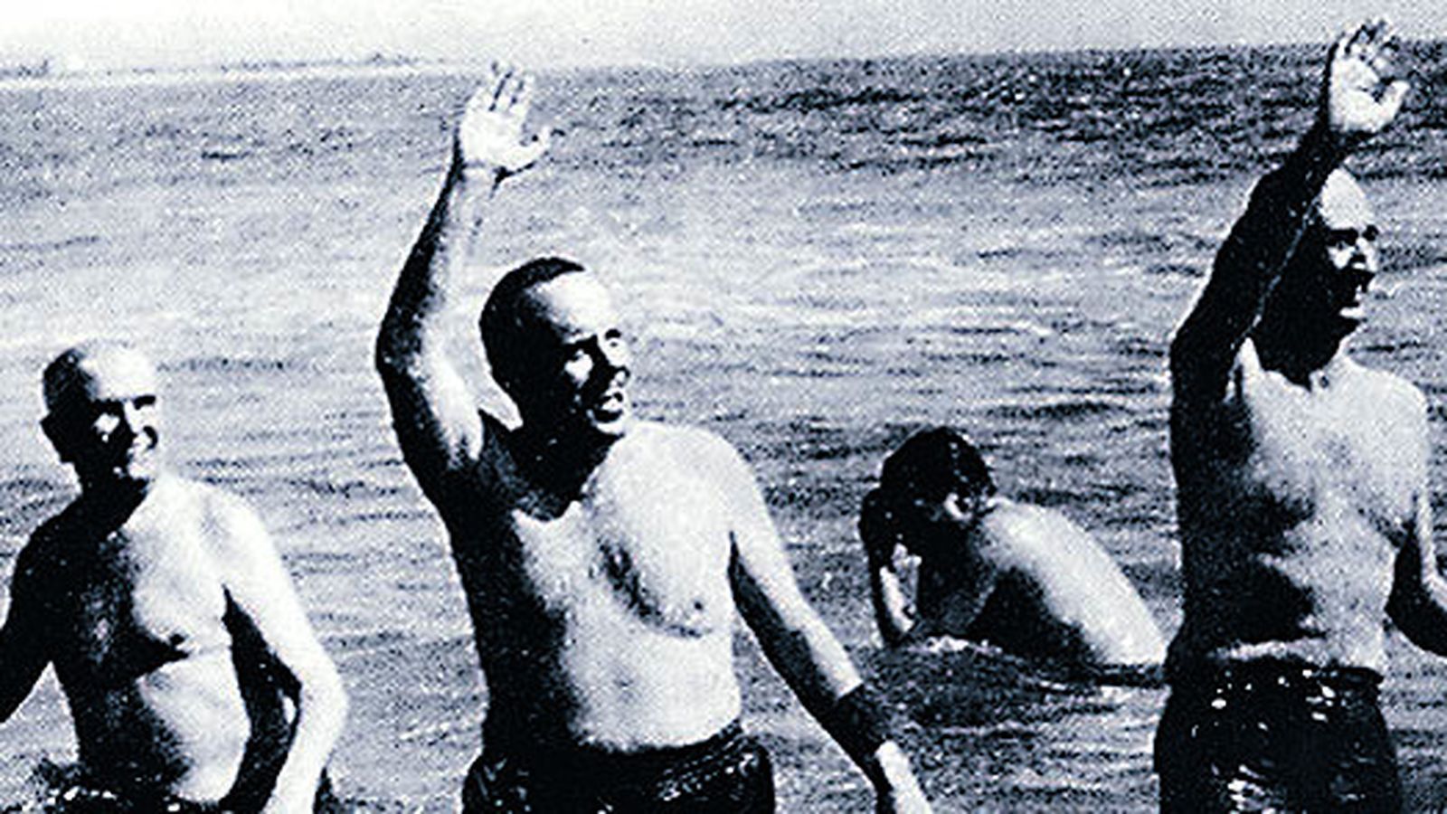 Manuel Fraga se dio un baño para quitar 'plutonio al asunto'