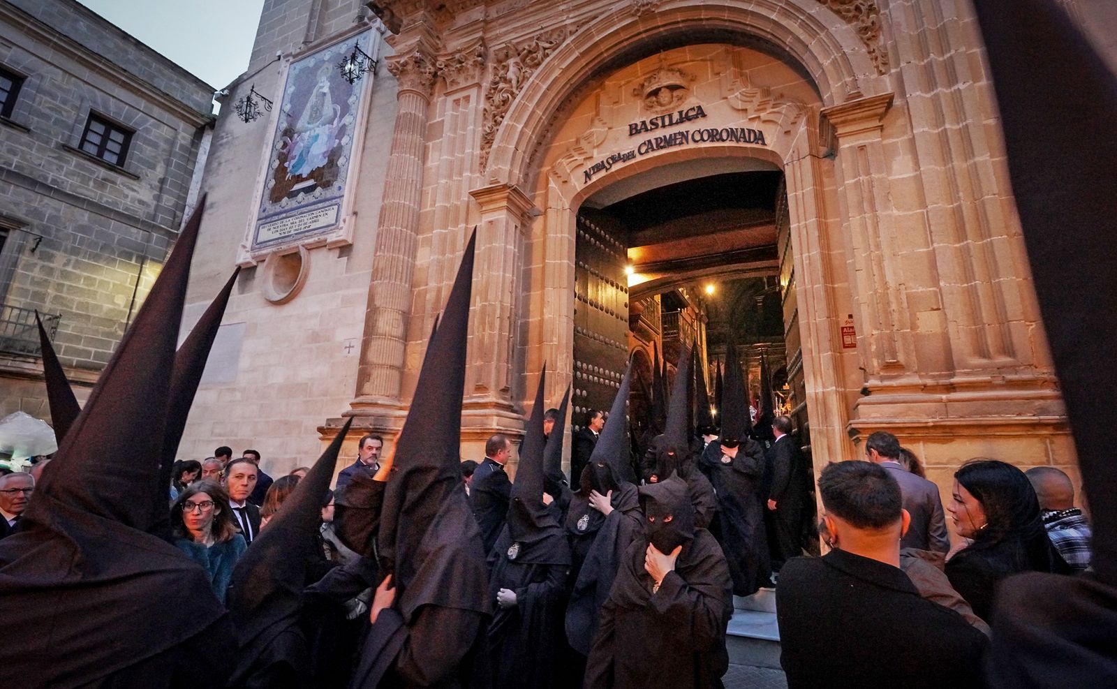 Las hermandades de La lanzada y Mayor Dolor en imágenes