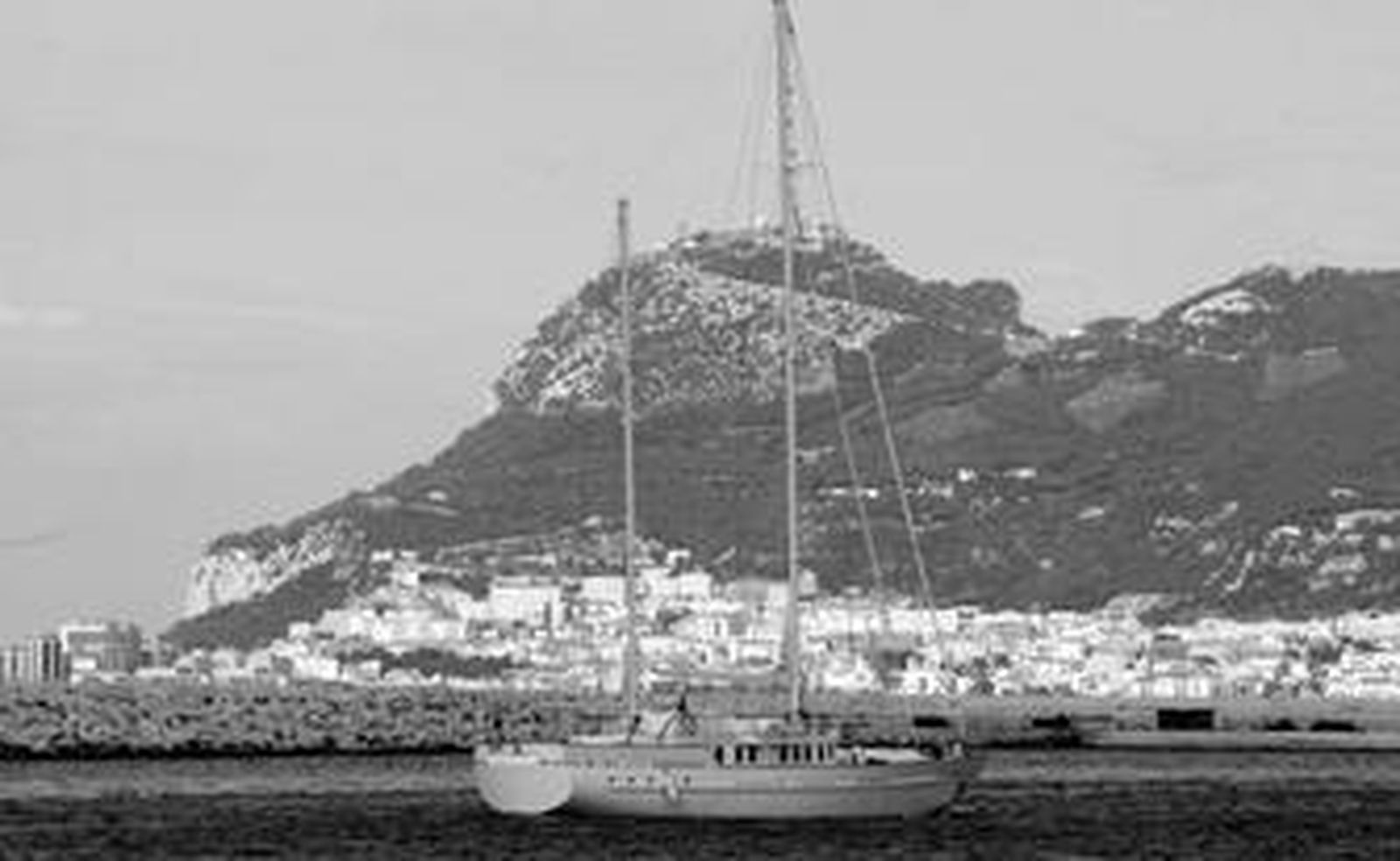 El yate recién salido del varadero de Remigio García, El Varadero.