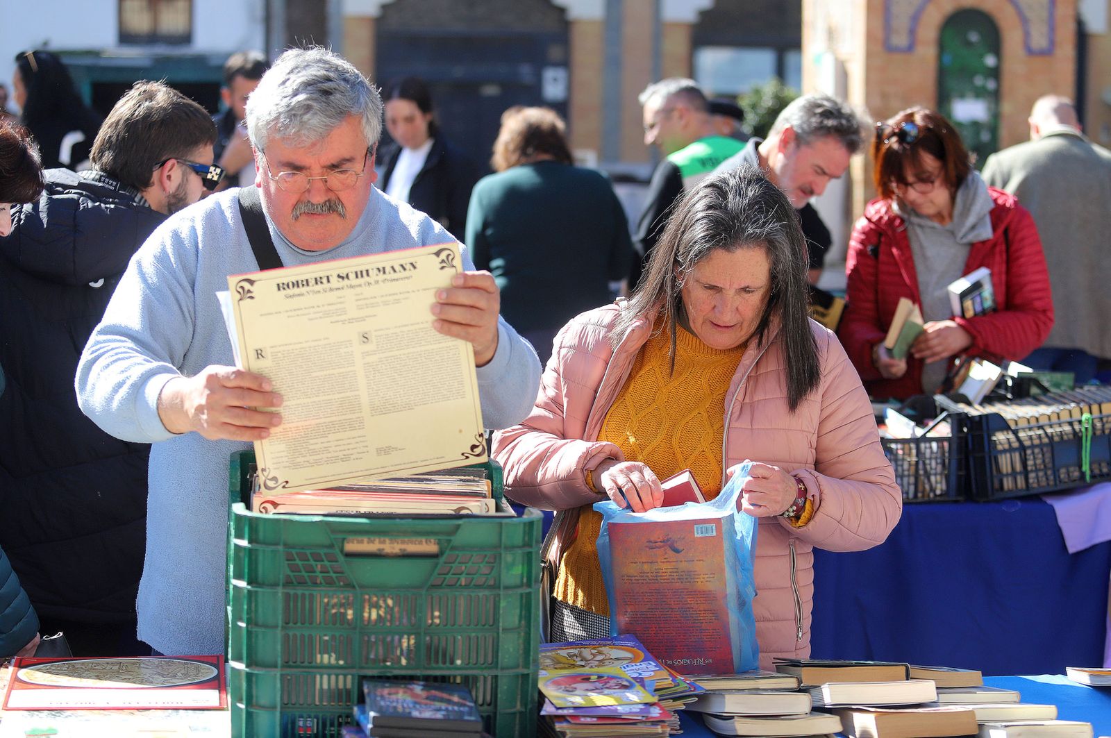 Imágenes del mercadillo de Ayre Solidario en la Plaza de las Monjas