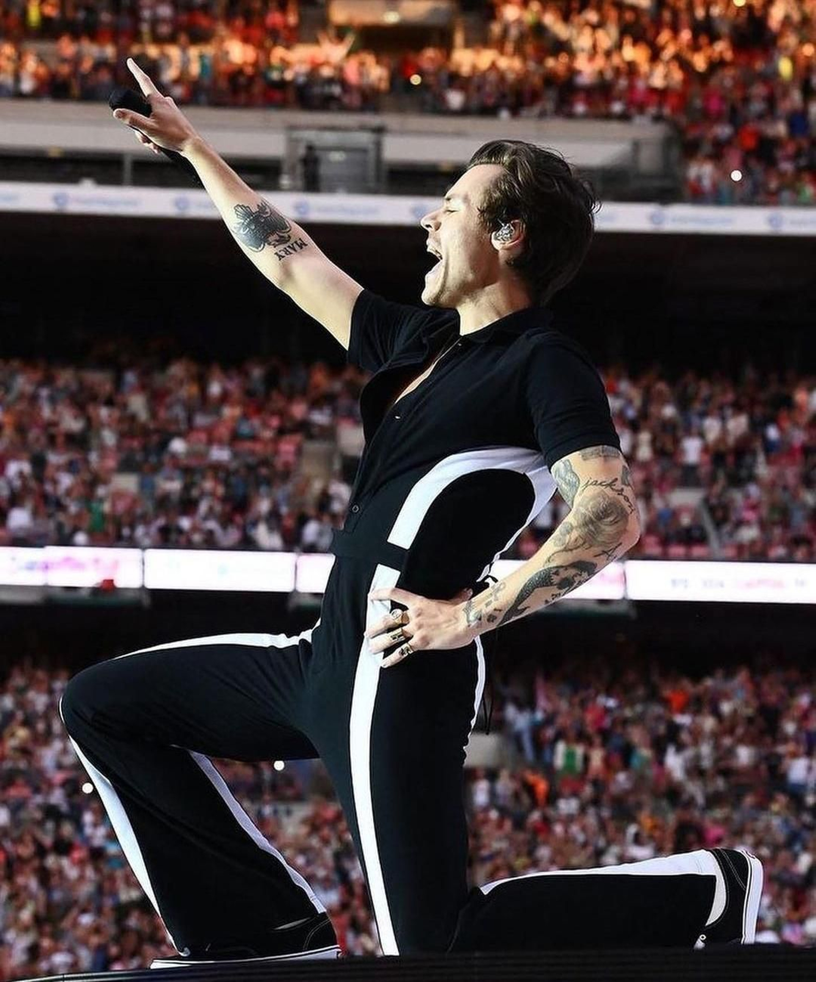 El cantante británico lució por primera vez en 2018 diseños de Palomo Spain