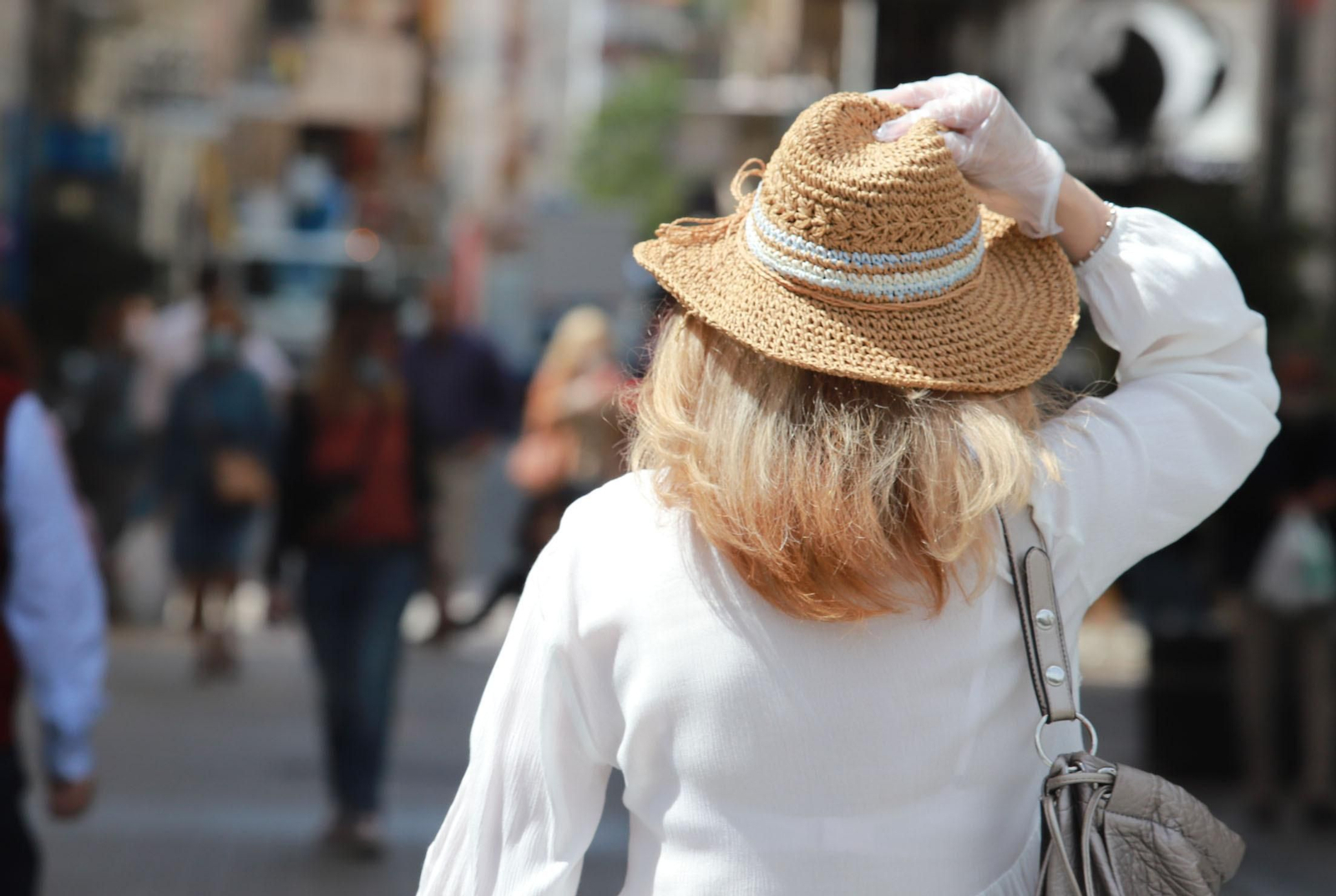 Imágenes de la desescalada en Huelva, primeras horas de la jornada de la fase uno en las calles de la ciudad.