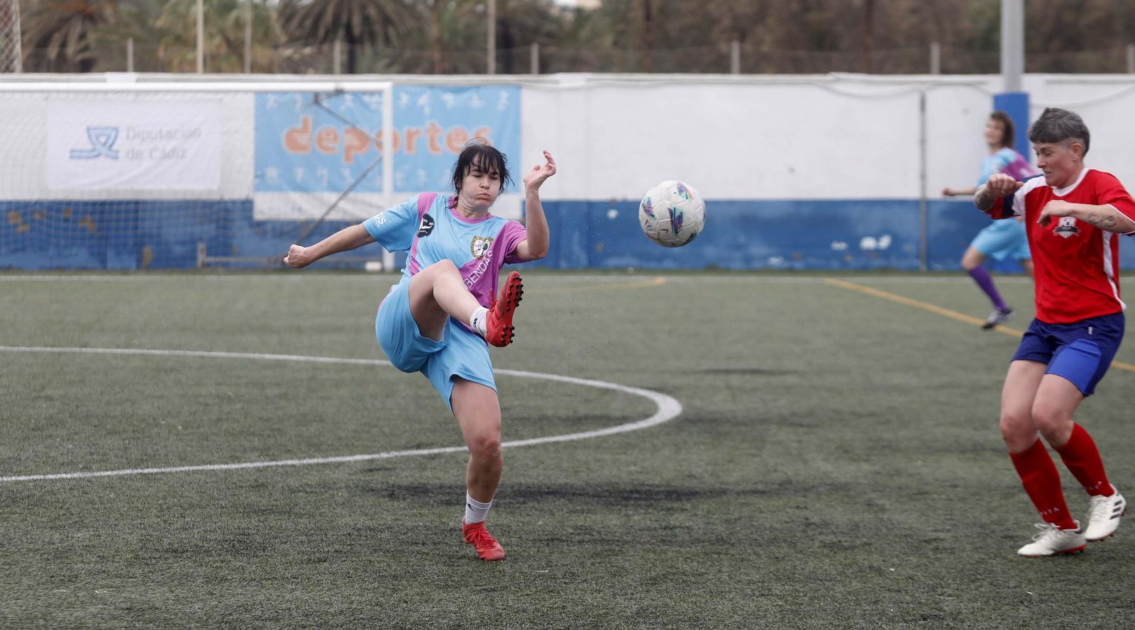 Las fotos de la primera jornada de la Liga Nacional de fútbol para veteranas, en La Línea