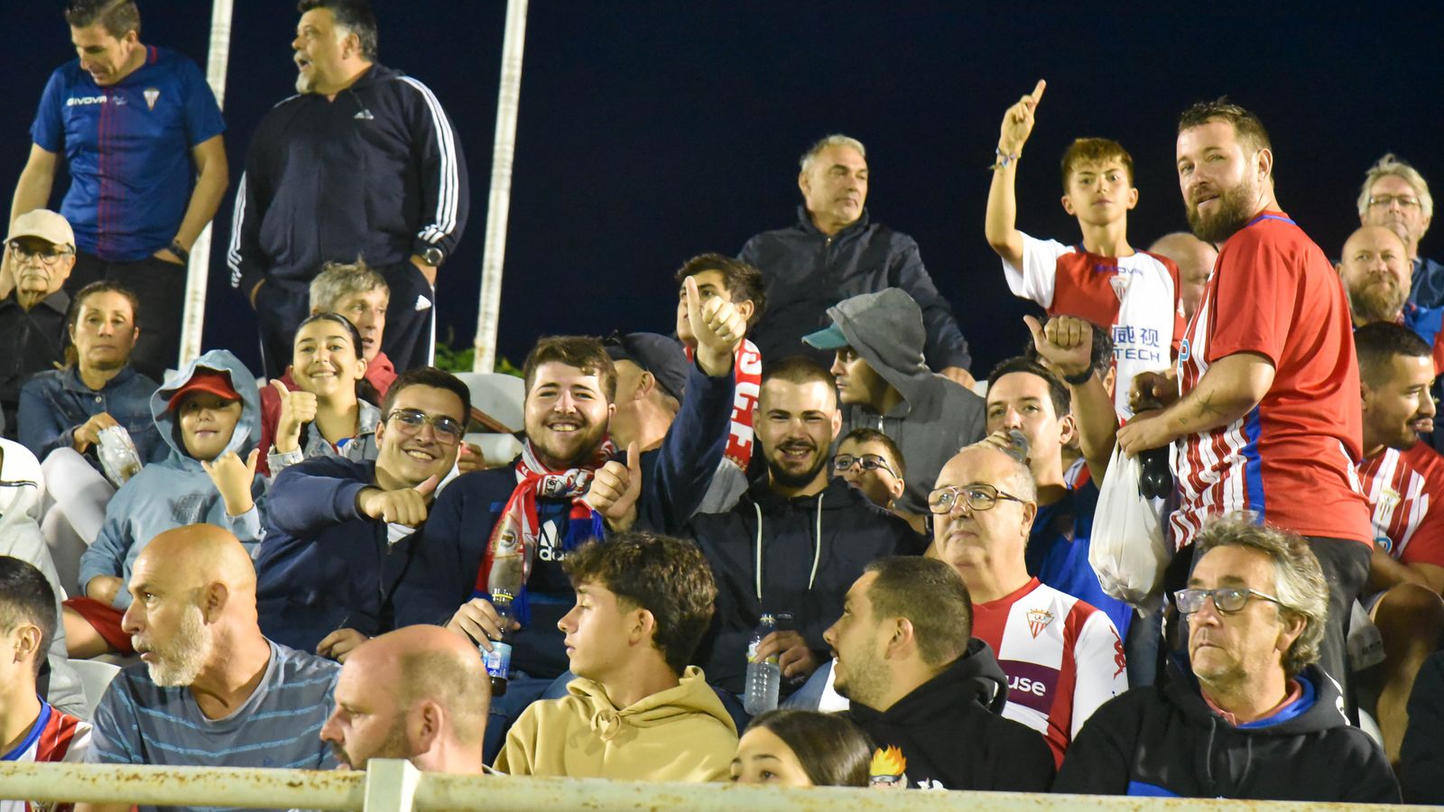 Las fotos del ambiente en el  Algeciras CF - San Fernando CD de la primera jornada.