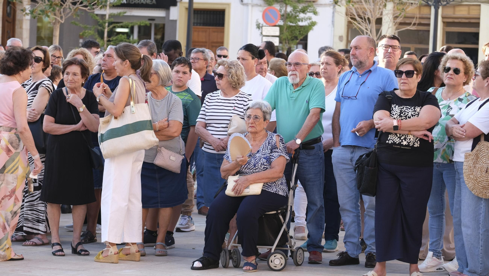 Las fotos de la masiva concentración por el asesinato de Antonio Campos en Berja