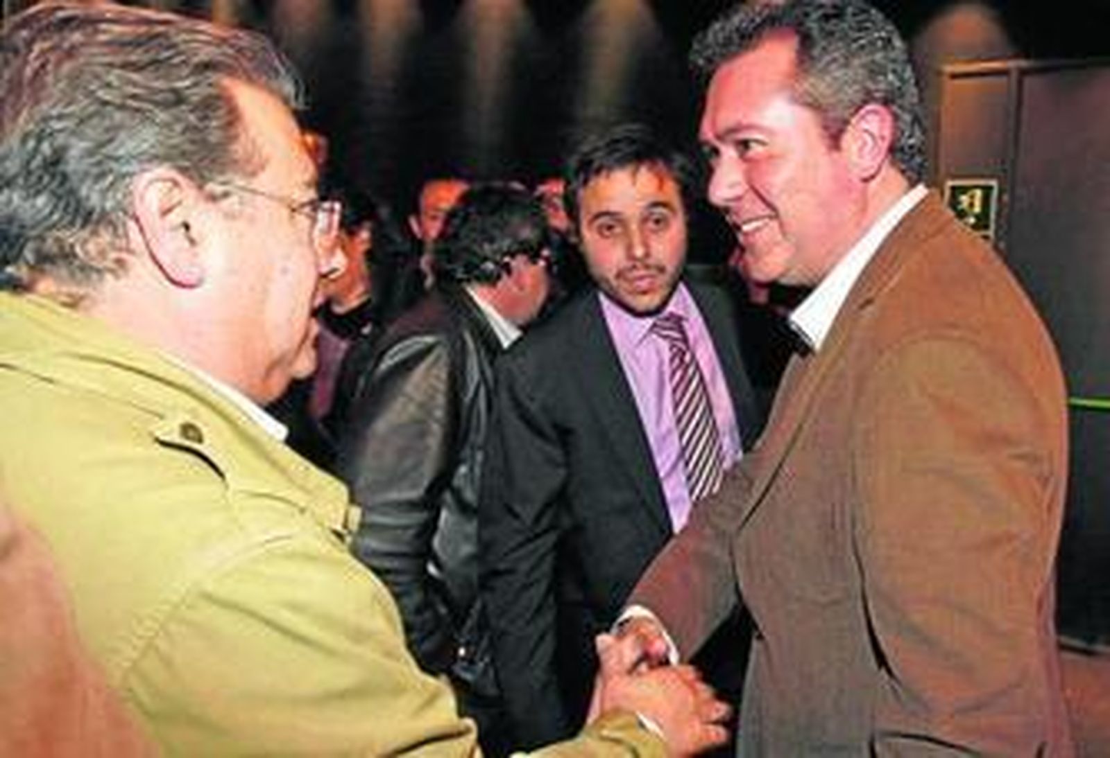 Los alcaldables se enredan en internet