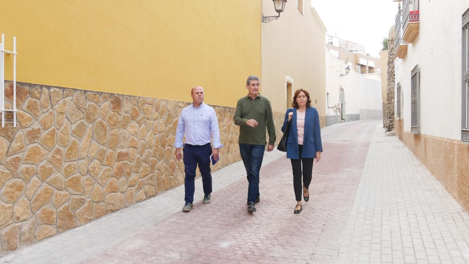 Paseo del alcalde por la Calle Estrella. Paseo del alcalde por la Calle Estrella.
