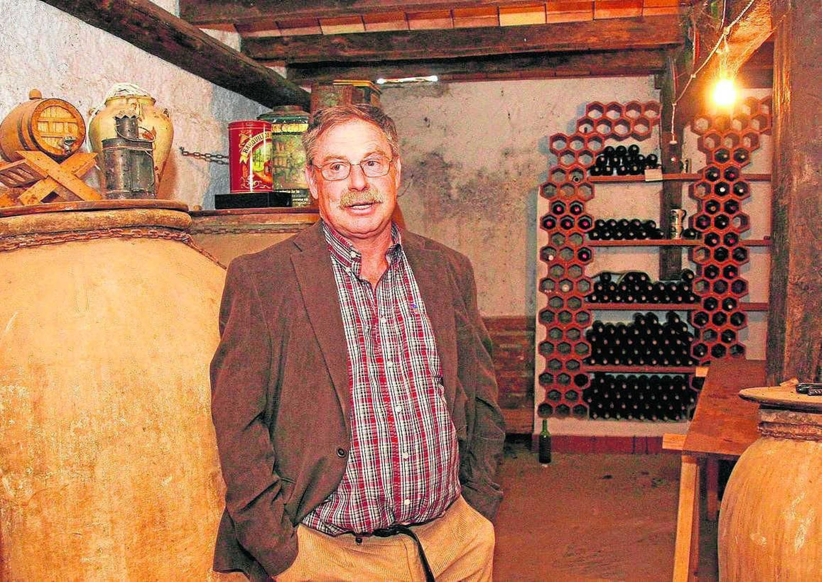 Carlos Fernández, vecino de Abrucena, y afectado tras la compra de un tractor.