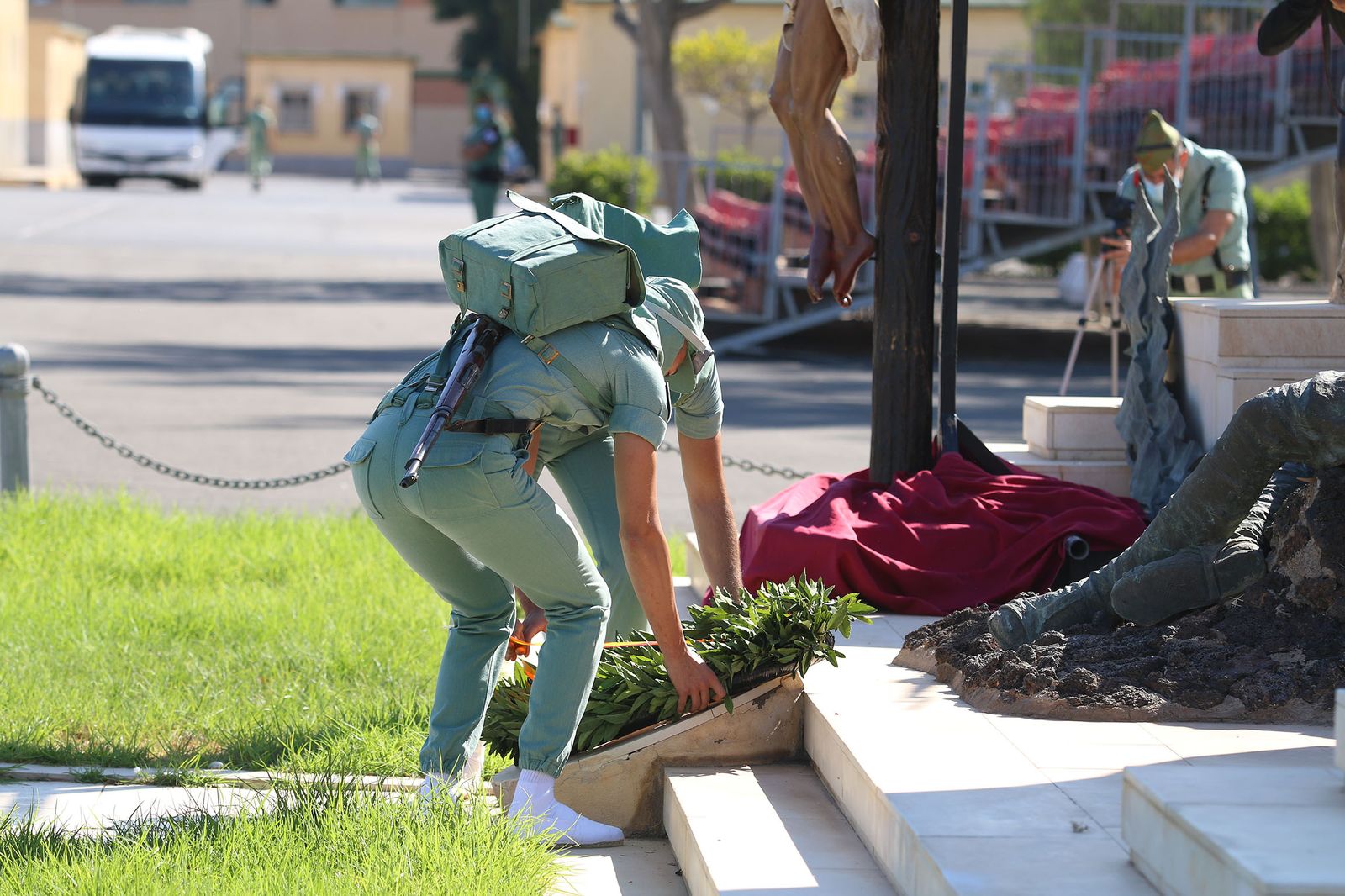 Fotogalería de la ministra de Defensa, Margarita Robles, a La Legión