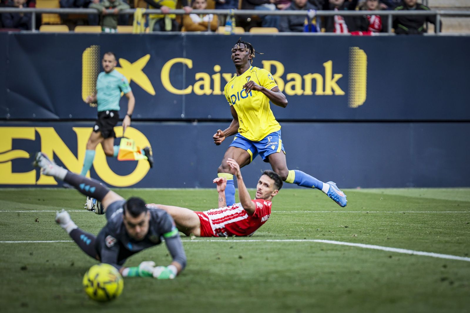 Búscate entre las imágenes del partido de fútbol Cádiz CF - UD Almería