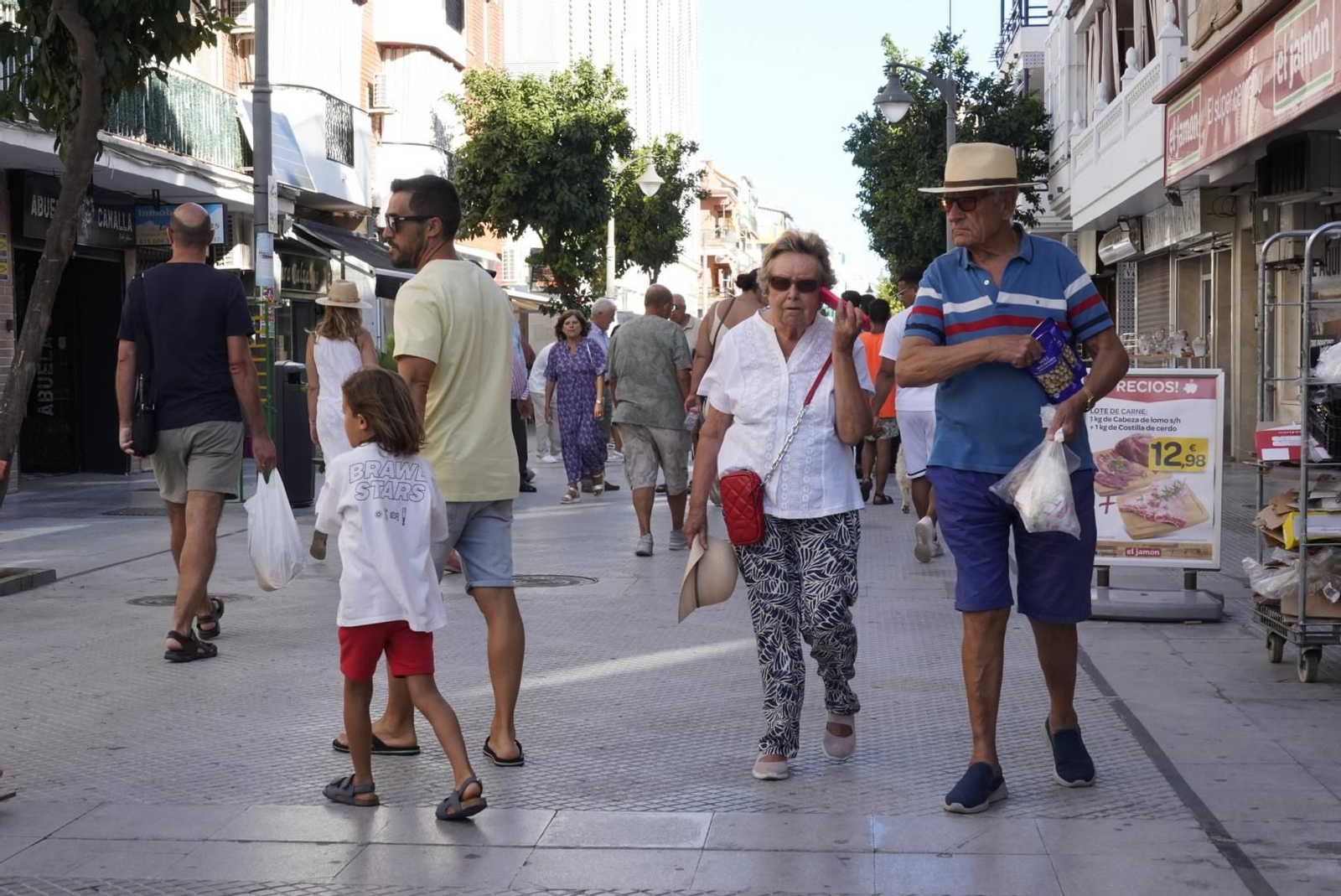 La Calle Ancha de Punta Umbría, una tarde de verano con el sol cayendo