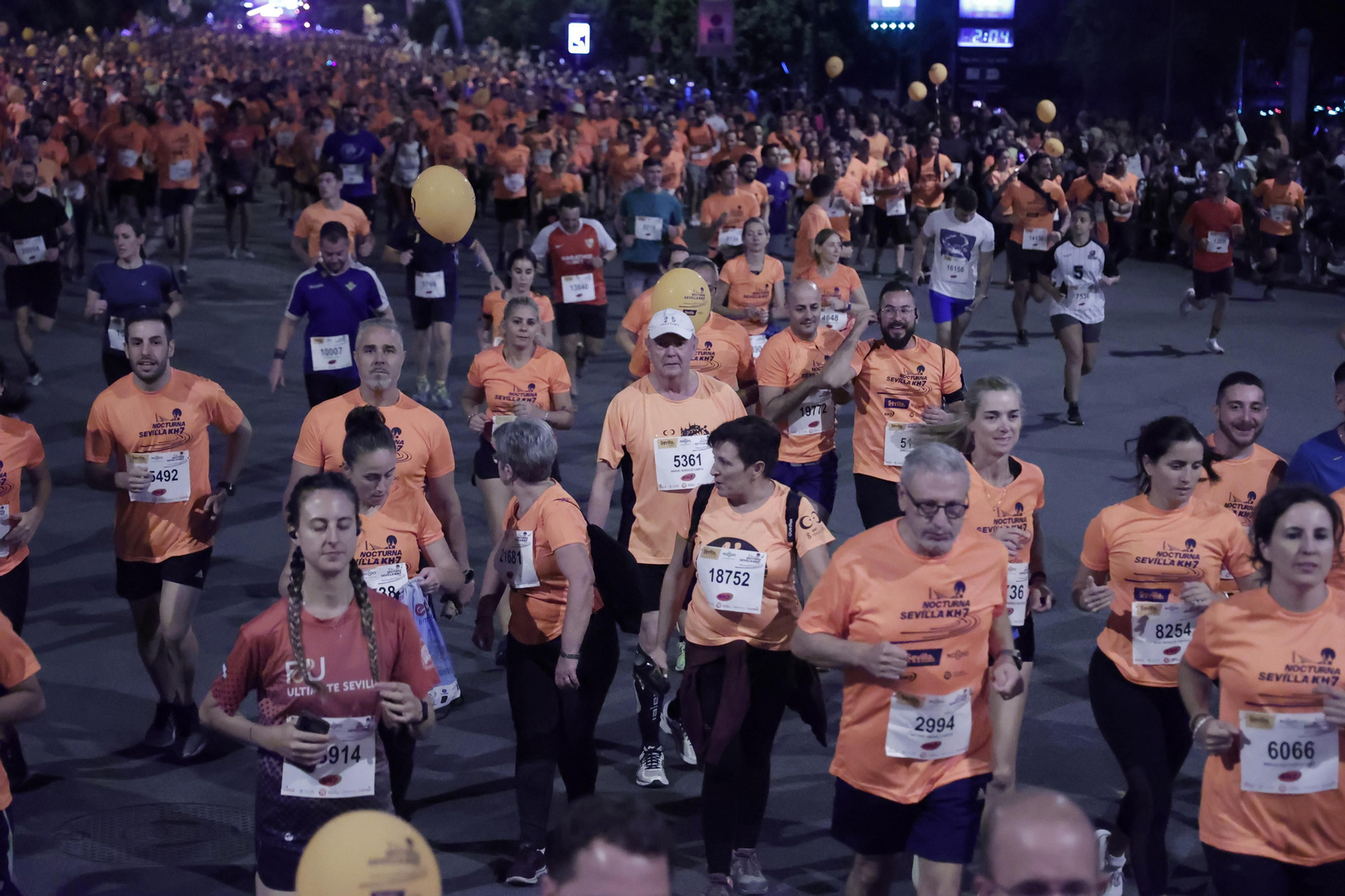 Búscate en la Carrera Nocturna de Sevilla (2)