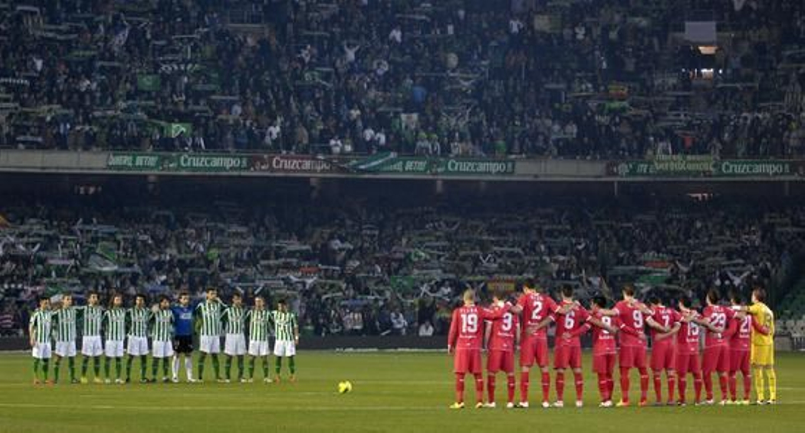 Betis y Sevilla empatan en el Benito Villamarín (1-1). / Manuel Gómez