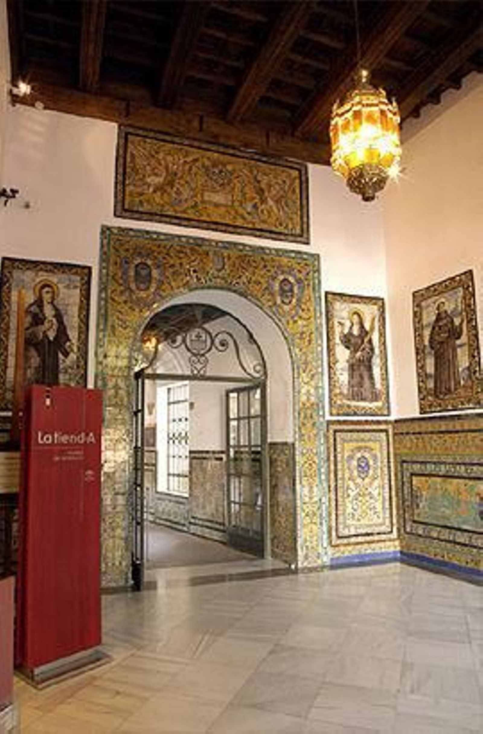 La entrada interior a los patios del museo.