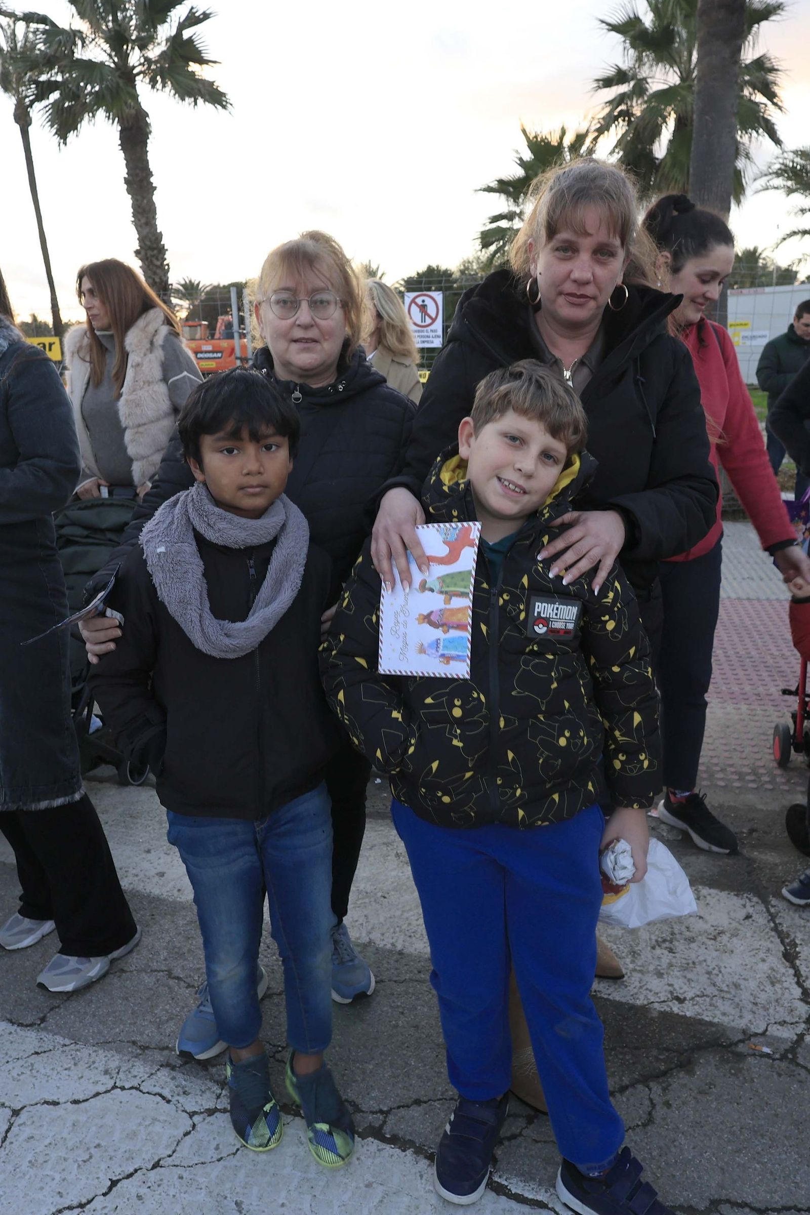 Búscate en las fotos de la cabalgata de Reyes Magos 2026 en La Línea