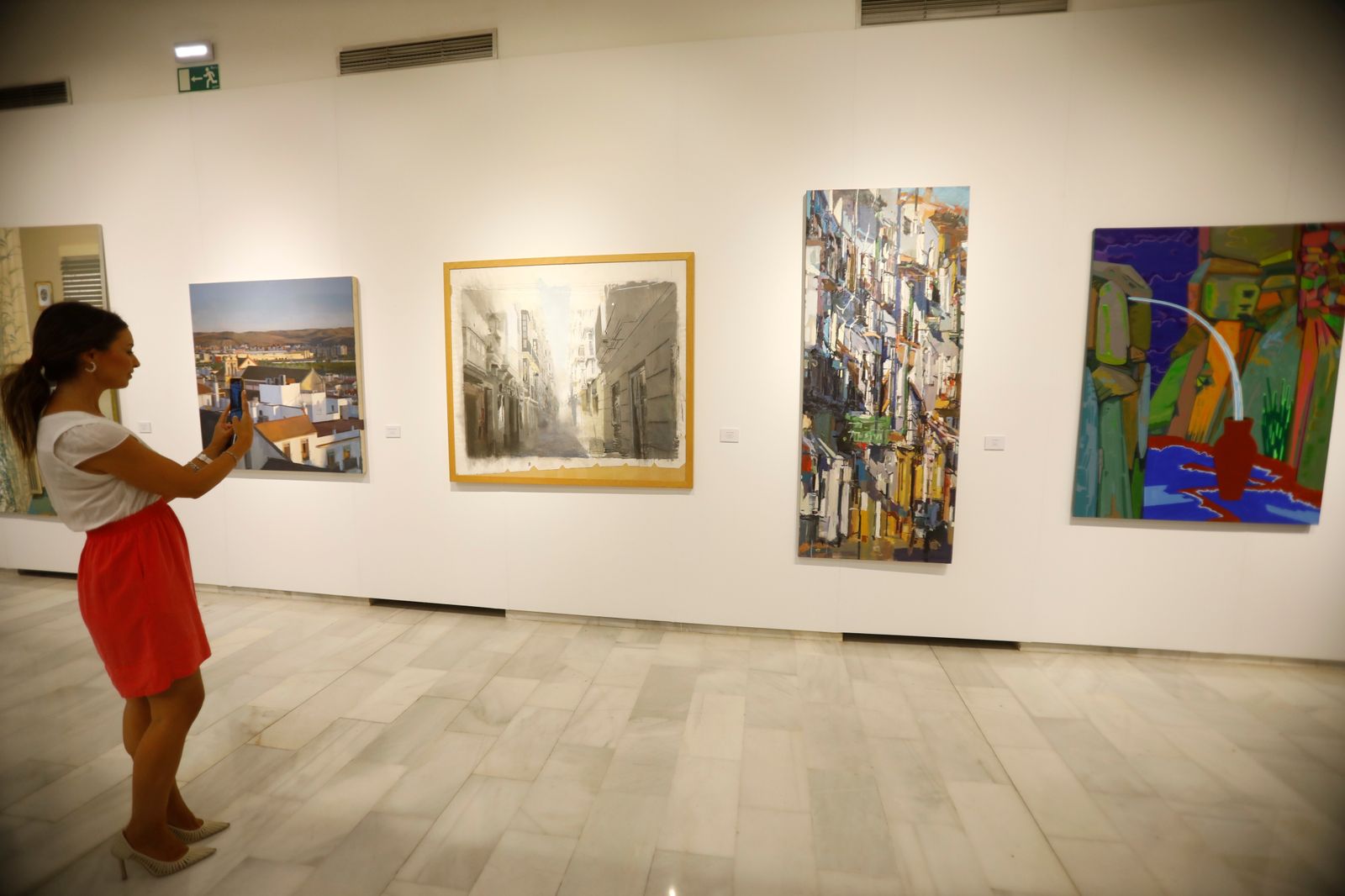 La exposición del Teatro Cómico de Córdoba sobre los 20 años de la Fundación Gala, en imágenes