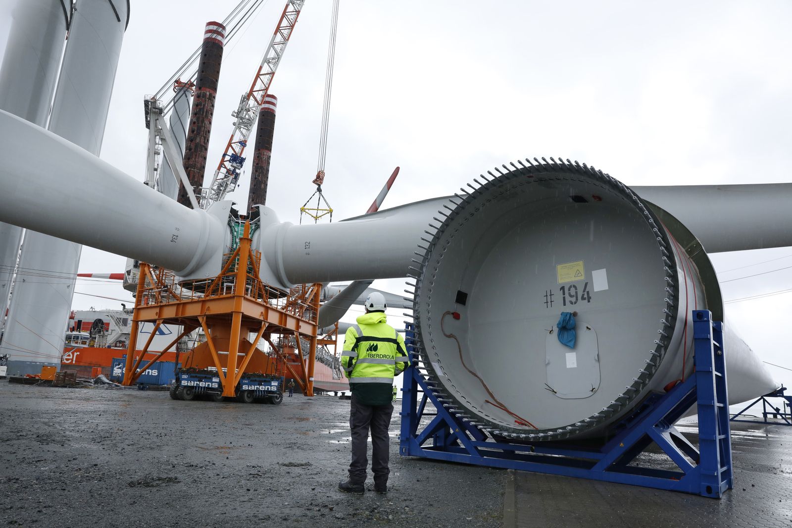 Puerto Real, presente en la estación eólico marina Wikinger