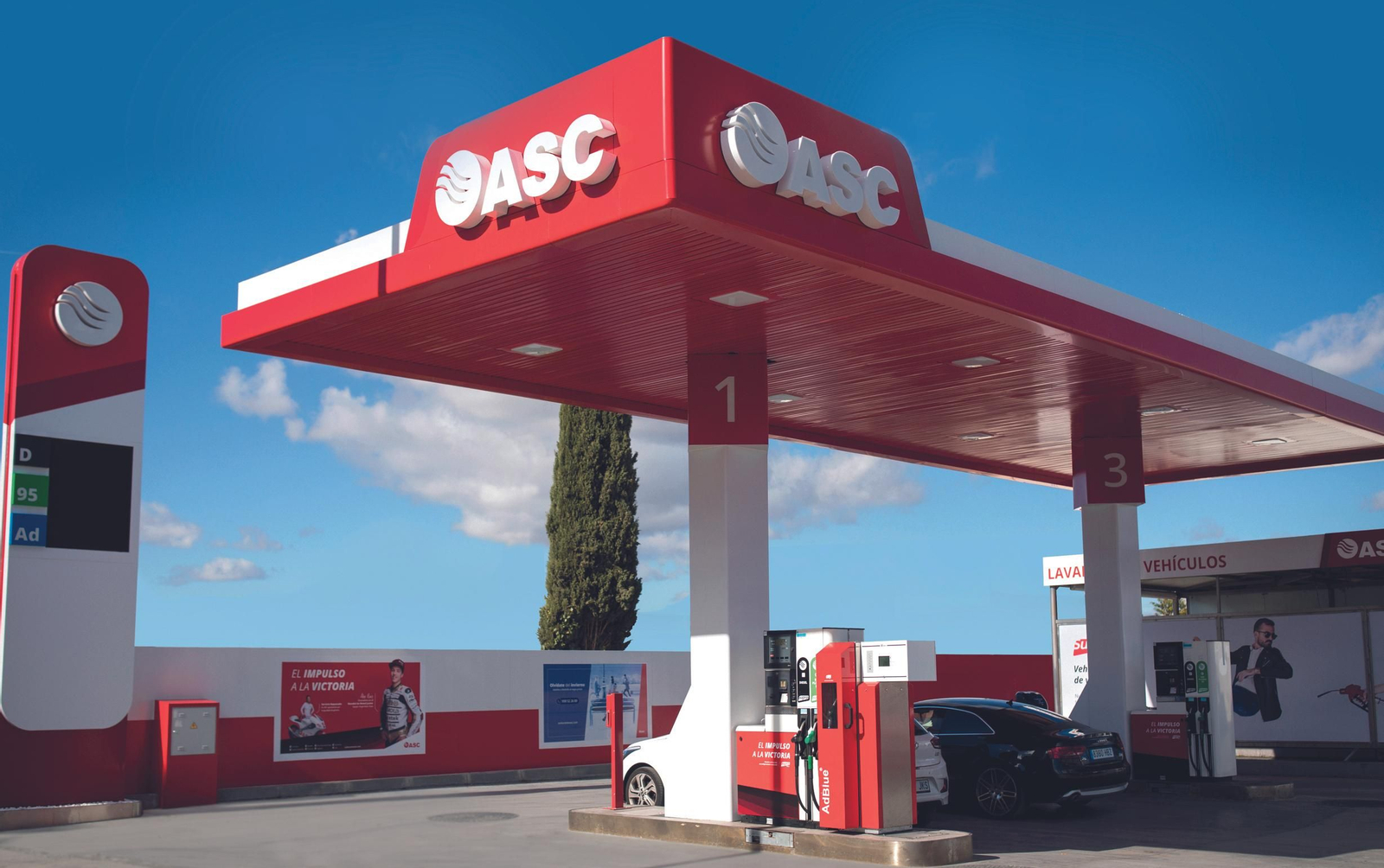 ASC dona carburante a los vehículos municipales que desinfectan en las calles