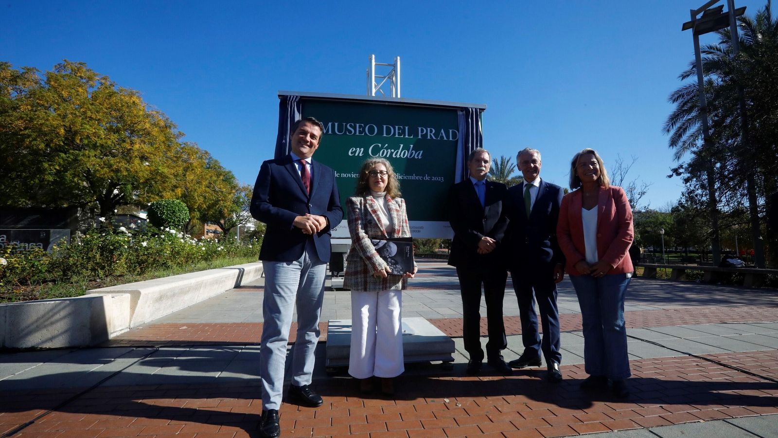 Los representantes institucionales inauguran la exposición en Córdoba. Los representantes institucionales inauguran la exposición en Córdoba.