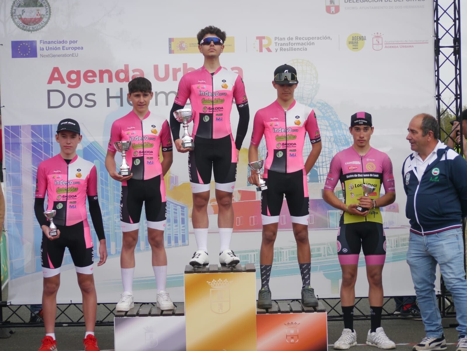 El equipo jerezano metió a cuatro ciclistas cadete entre los cinco primeros.