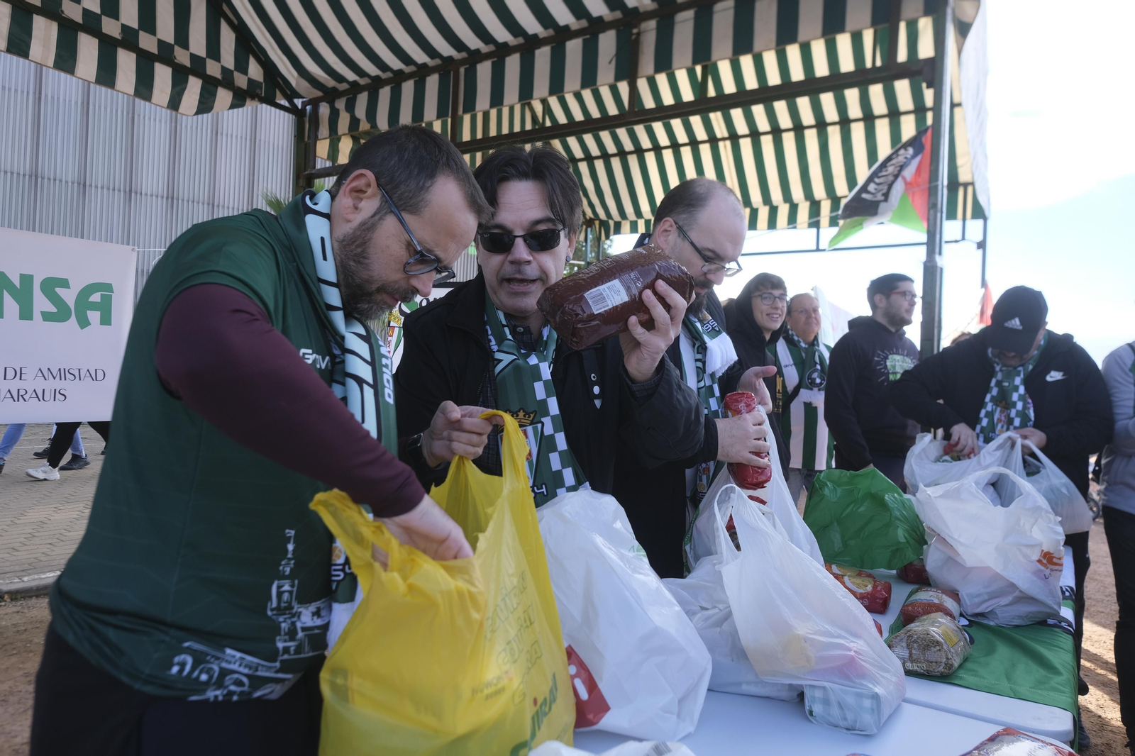 Las imágenes del ambiente en las gradas de El Arcángel en el Córdoba CF - Linares