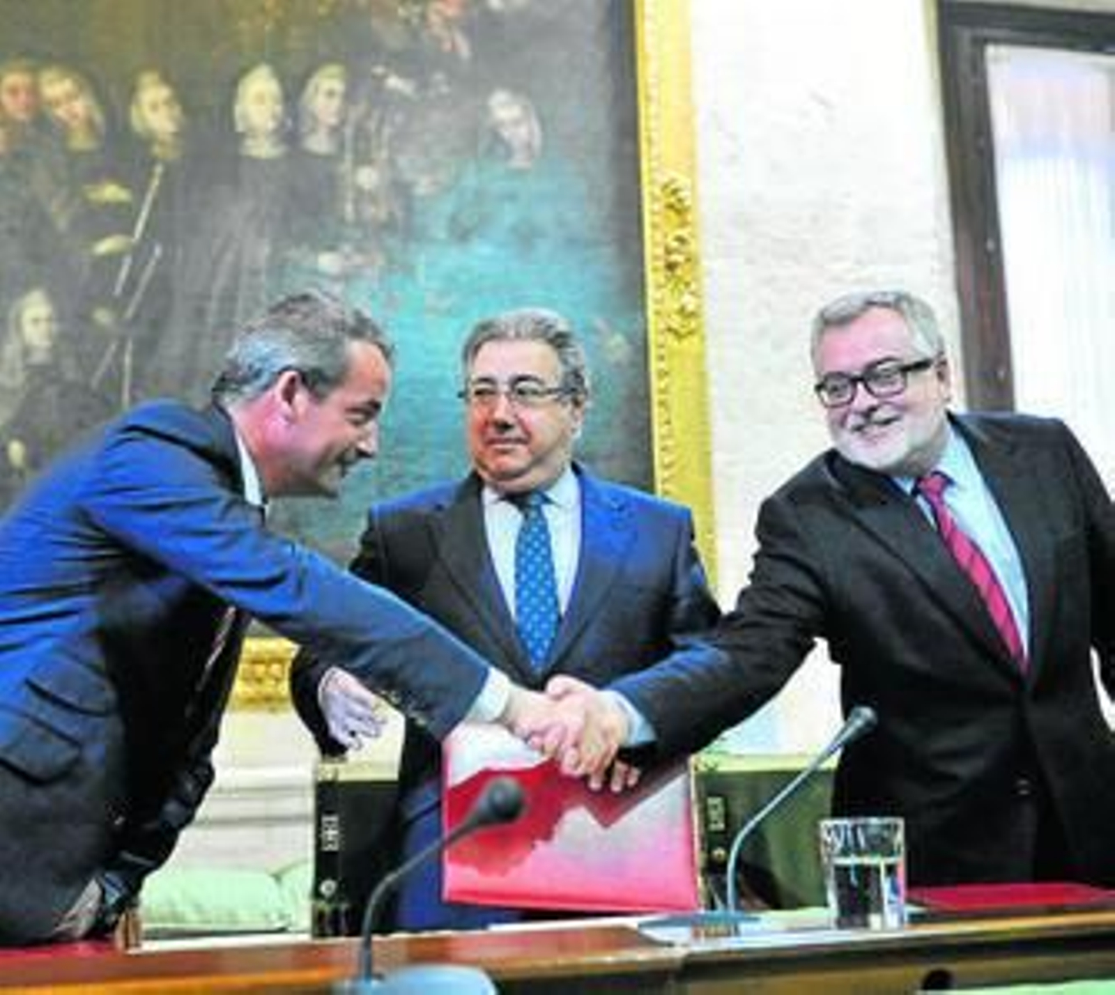 Ignacio Rus, Juan Ignacio Zoido y José Félix López, ayer, durante la firma del convenio.