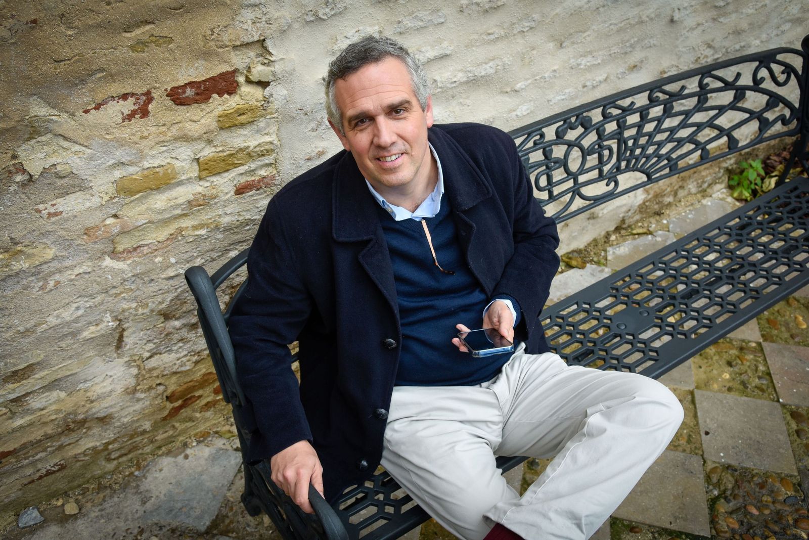 Ginés González de la Bandera, en la entrada de la parroquia de Ómniun Sanctórum.