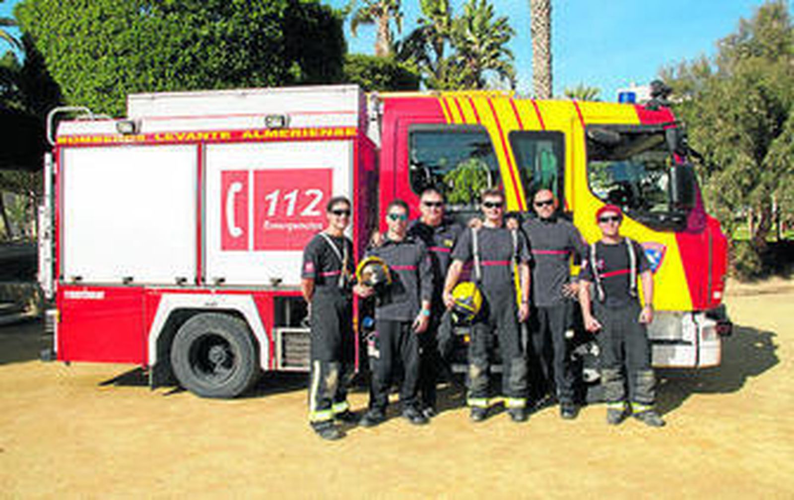 Miembros del cuerpo de bomberos de Turre.