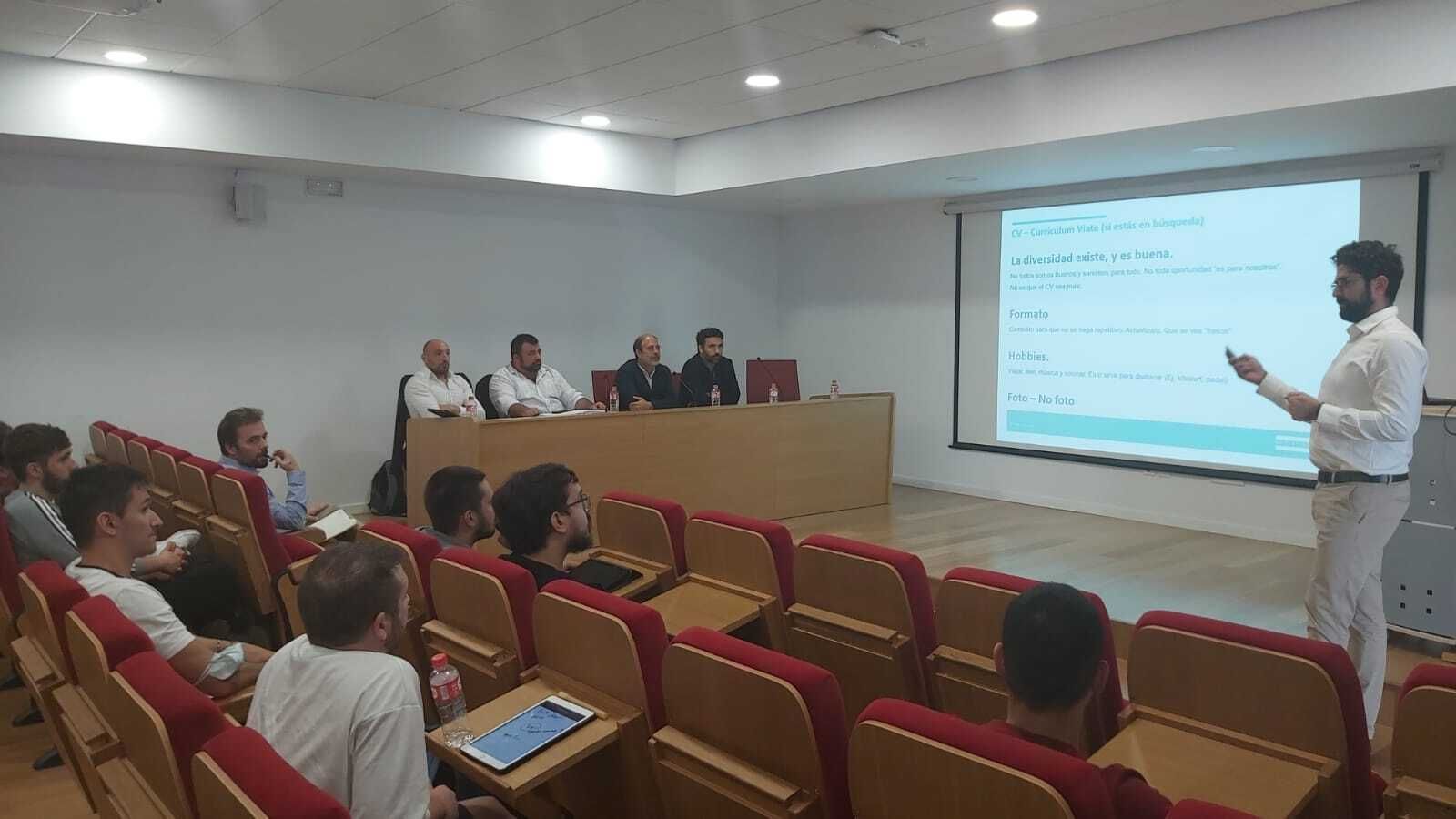 La presentación del curso, en el salón de grados de la Escuela Superior de Ingeniería.