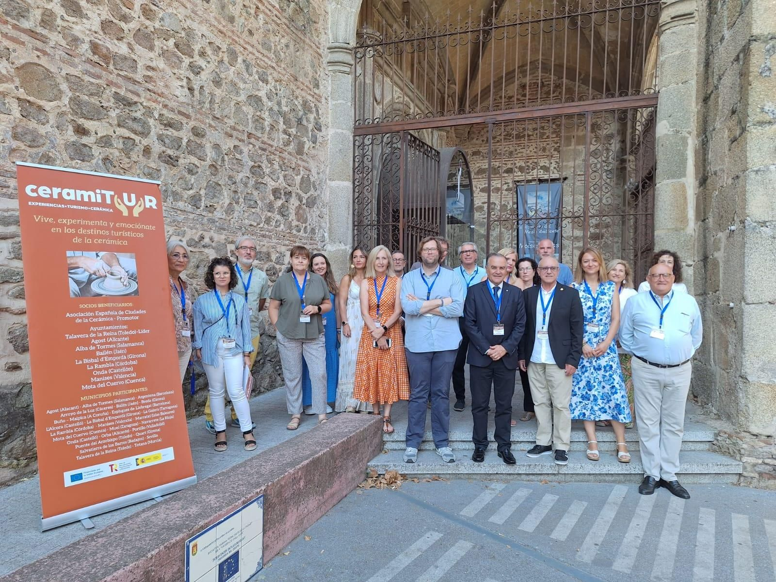Miembros de la Asociación Española de Ciudades de la Cerámica en Talavera de la Reina en el inicio del proyecto CeramiTUR.
