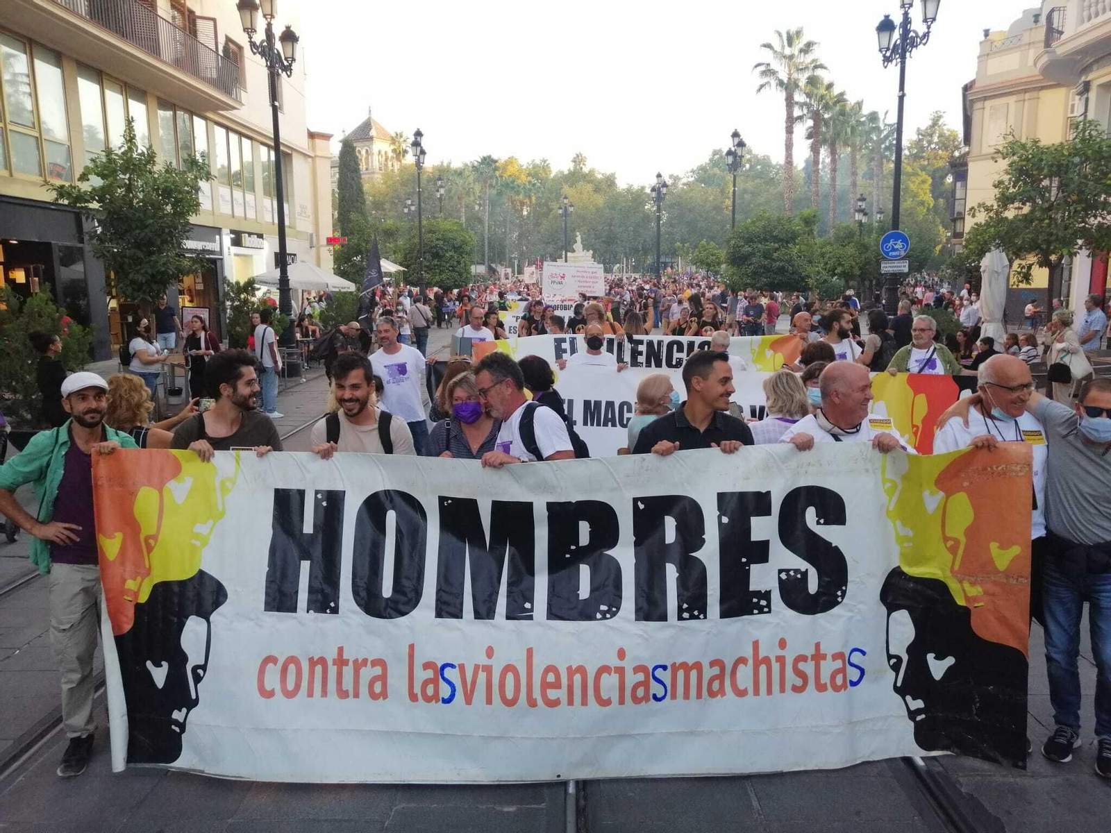 Cabecera de la manifestación del movimiento Hombre por la igualdad.