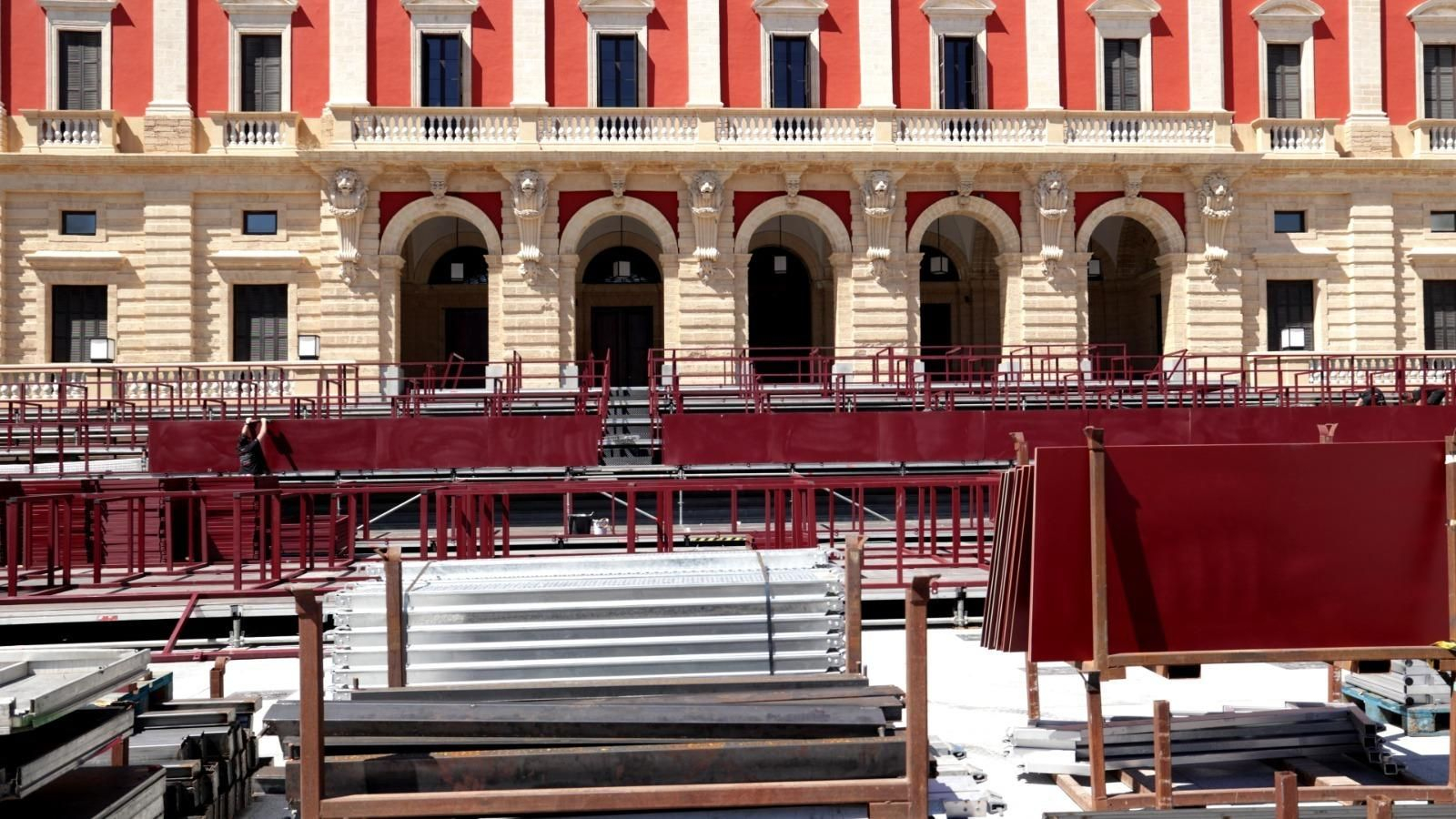 Las imágenes del montaje de la Carrera Oficial de la Semana Santa de San Fernando