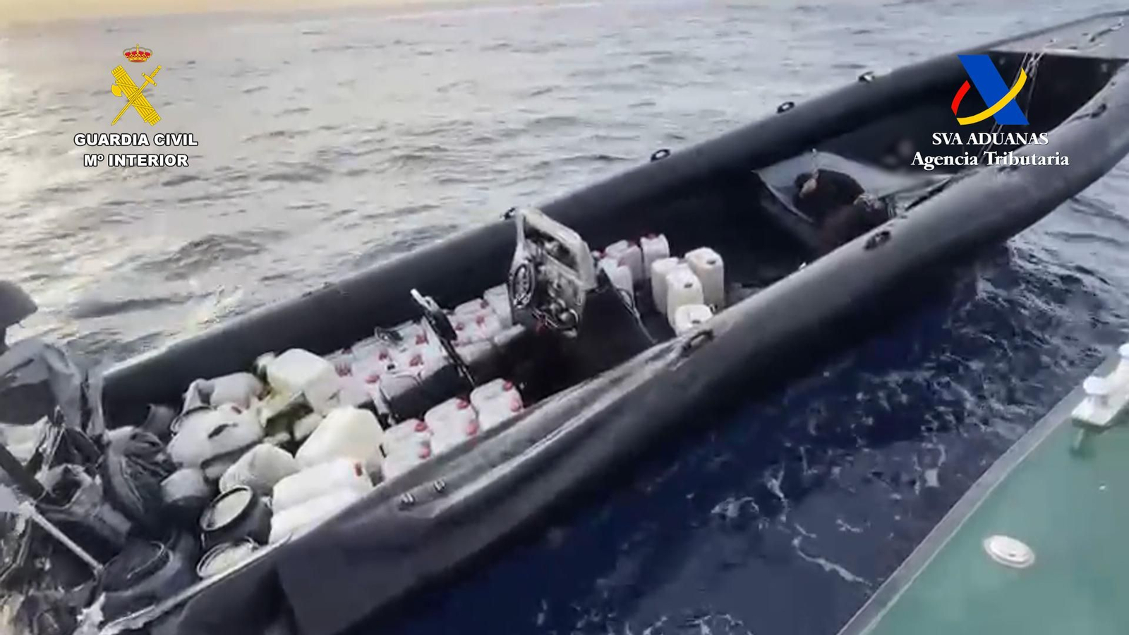 Momento de la intervencion en el Mar de Alborán.