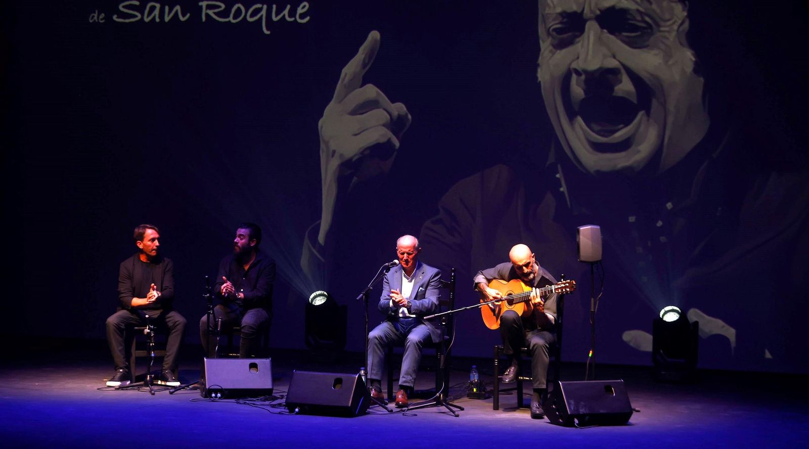 Juan Delgado, al cante, con El Cuco a la guitarra, Shuster y Fernando Canela a las palmas