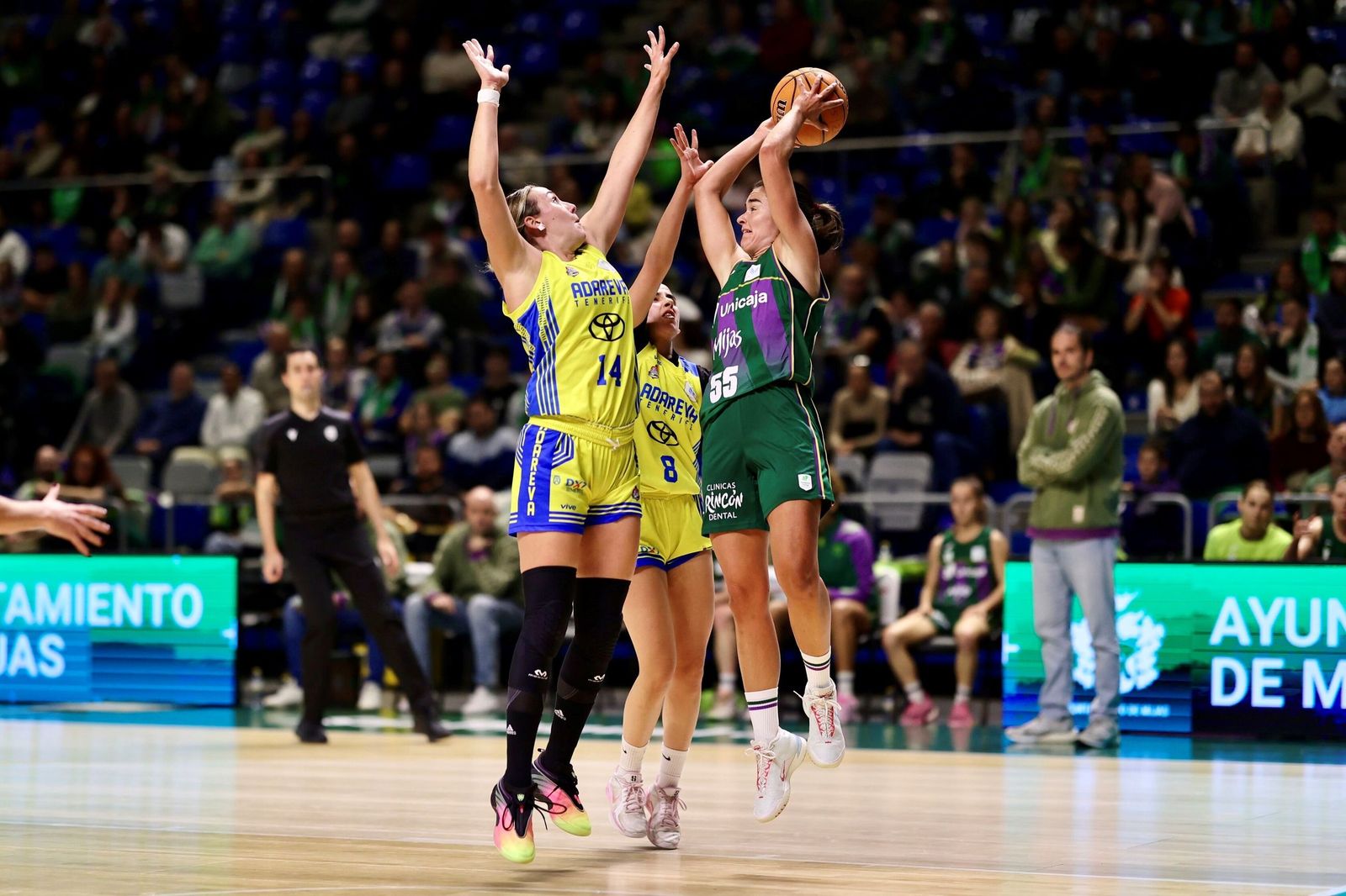 El Unicaja Mijas se da un festín en su visita al Carpena (78-46)