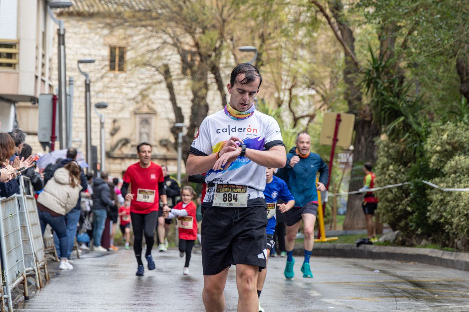 En imágenes: la lluvia no frena a más de un millar de corredores en la V Carrera Popular del IES San Juan Bosco (1)