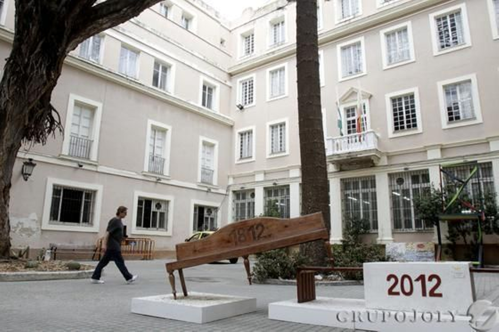 La Escuela de Artes y Oficios deja atrás su sede en el callejón del Tinte y se traslada a la Casa de las Artes. 

Foto: Lourdes de Vicente