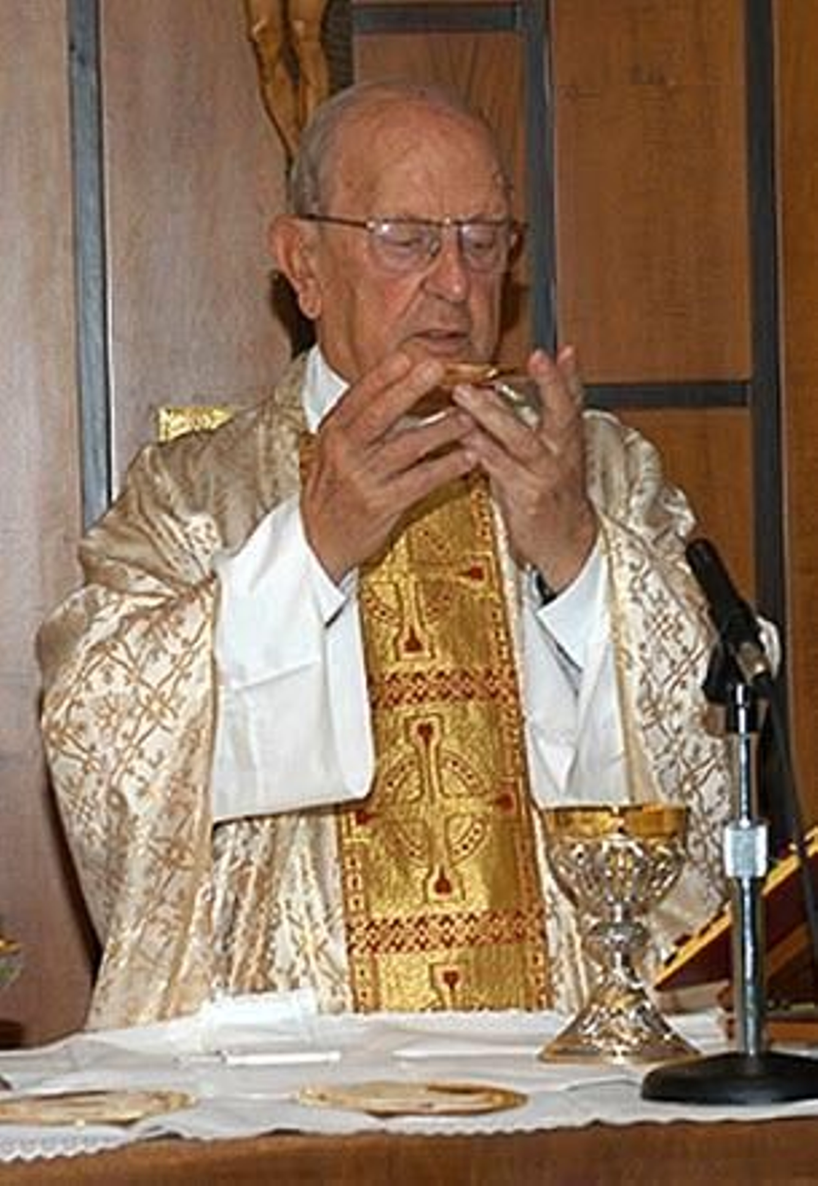 El Papa nombra a Velasio De Paolis comisario para la Legión Cristo