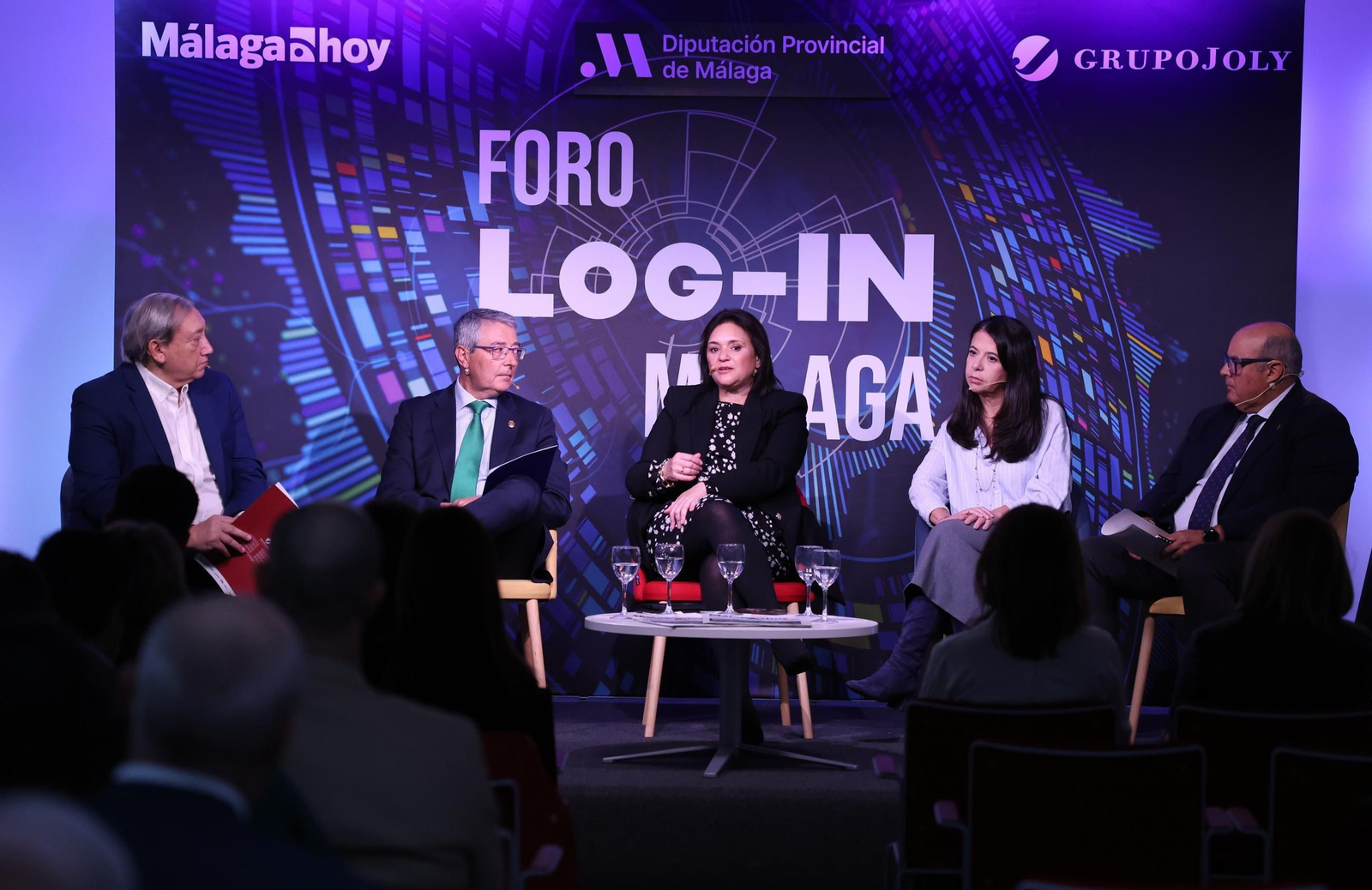 Antonio Méndez, director de Málaga Hoy, Francisco Salado, presidente de la Diputación, Margarita del Cid, alcaldesa de Torremolinos, Violeta Aragón, portavoz de la Plataforma por el Tren Litoral, y Jesús Lupiáñez, alcalde de Vélez-Málaga.
