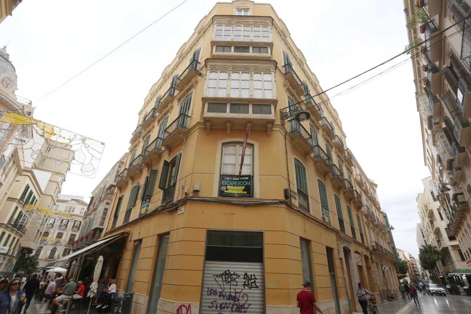El edificio de Méndez Núñez, esquina a calle Granada, que se convertirá en hotel.