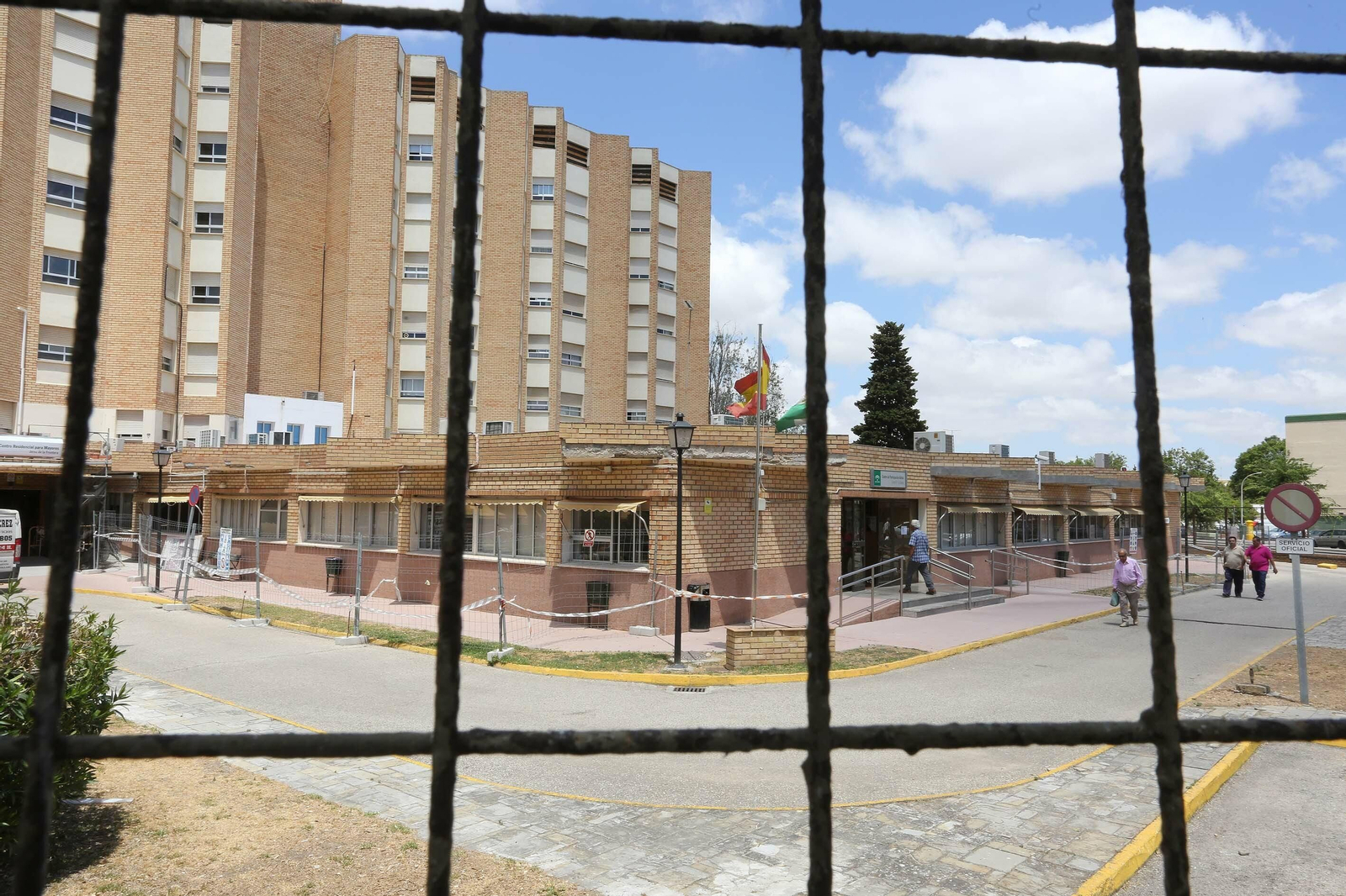 Exterior de la residencia de mayores de La Granja.