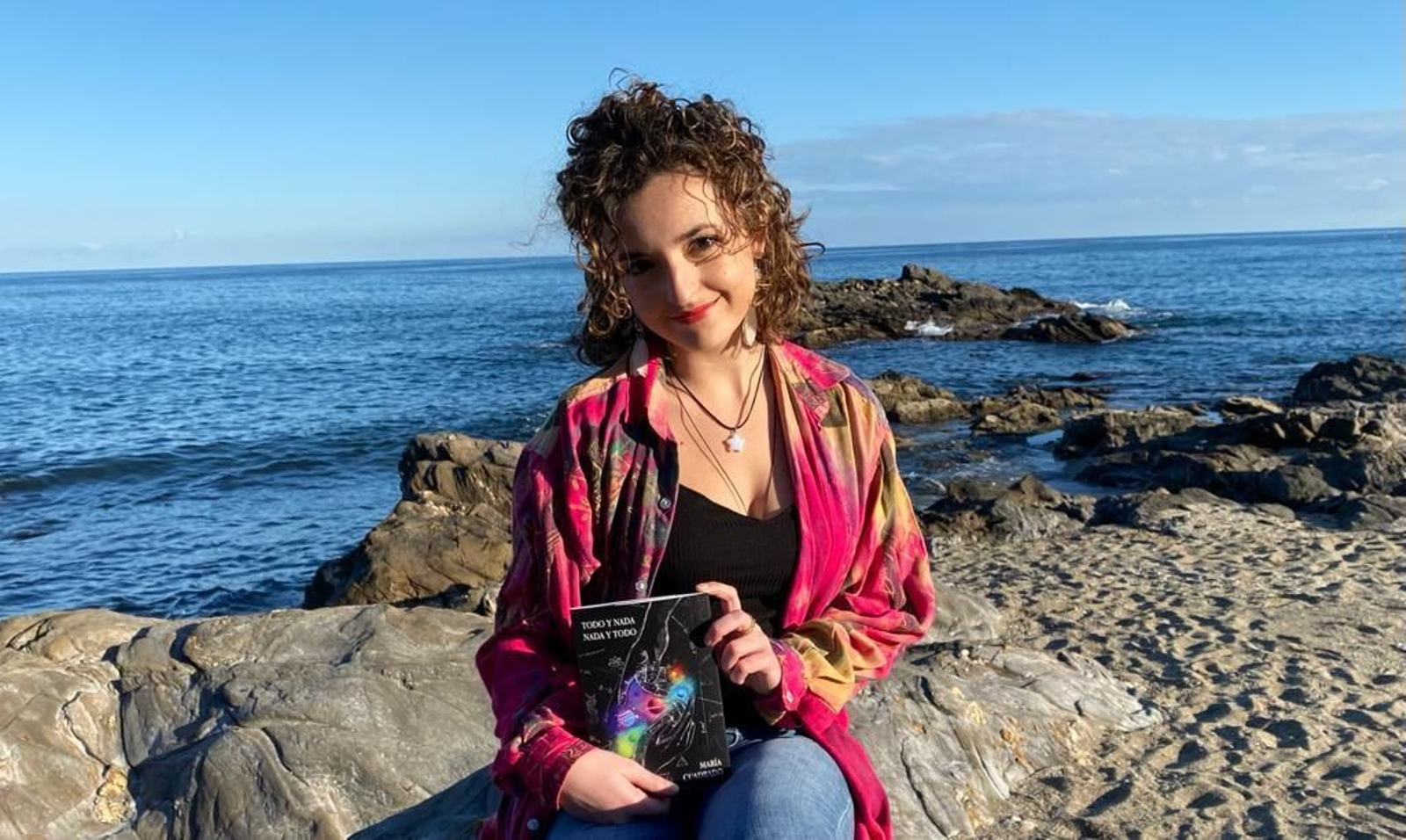 María Cuadrado Barrios con su nueva novela 'Todo y nada, nada y todo'. María Cuadrado Barrios con su nueva novela 'Todo y nada, nada y todo'.
