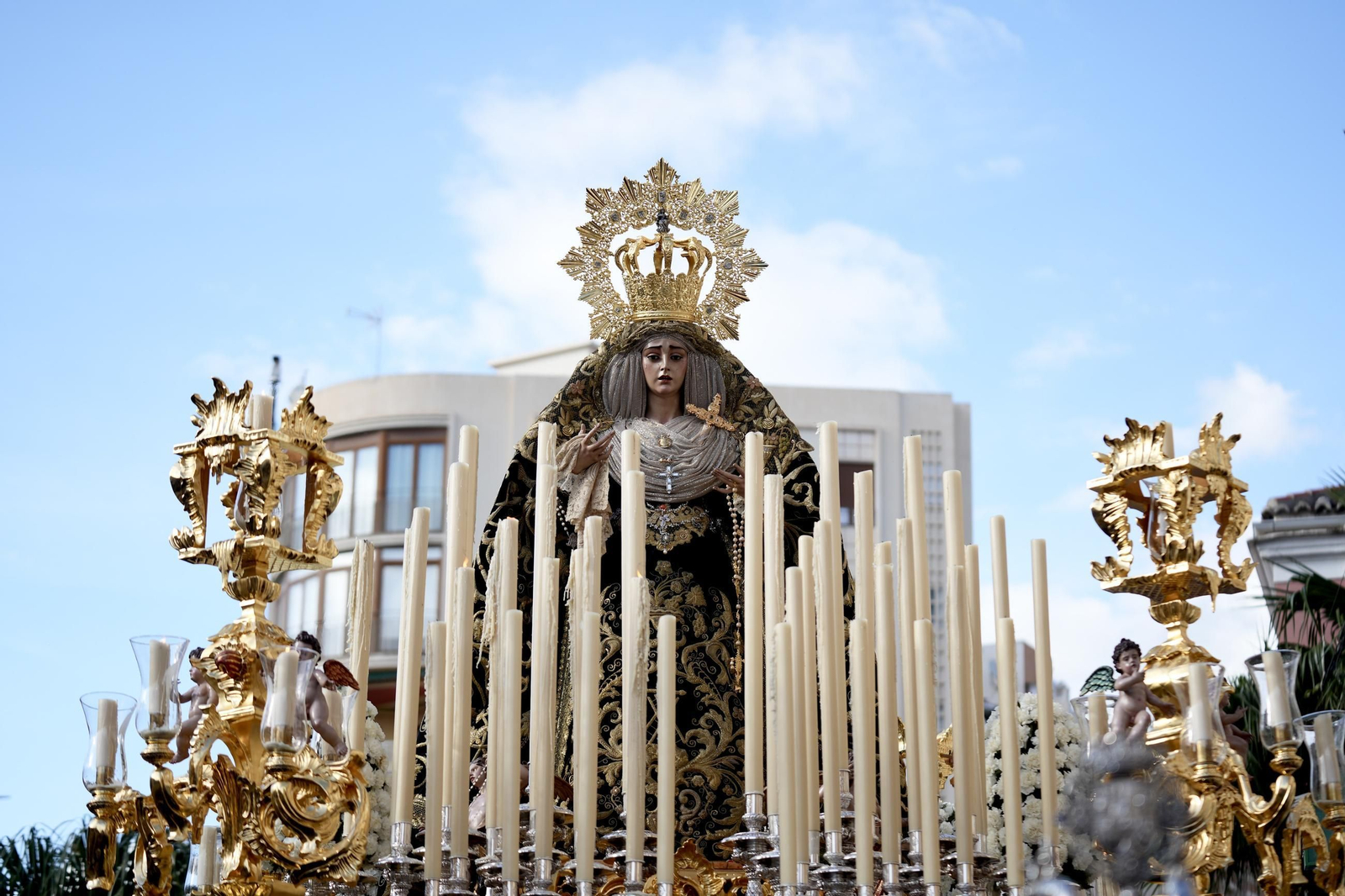 Viñeros en el Jueves Santo en Málaga, en fotos