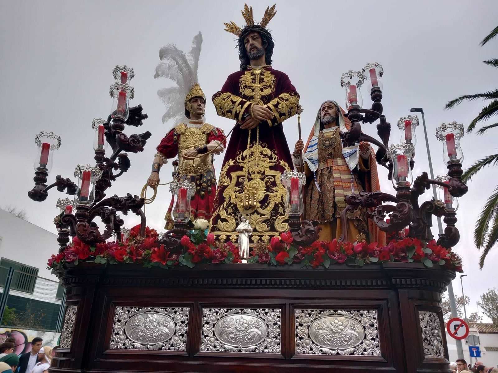 Todas las imágenes de la Virgen de Afligidos restaurada y del martes santo en Chiclana