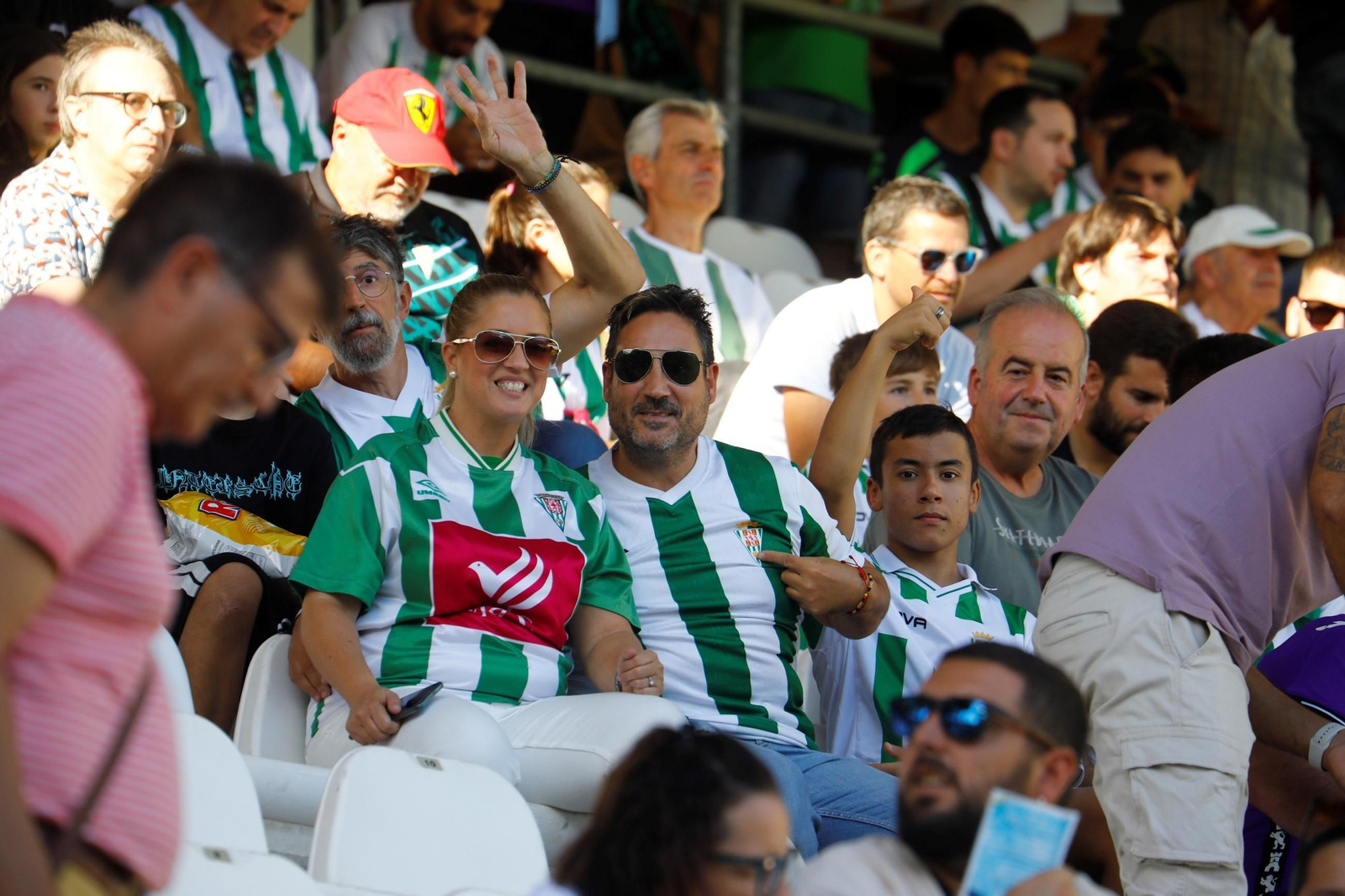 Las mejores fotos del ambiente en El Arcángel para el Córdoba CF - Racing de Ferrol