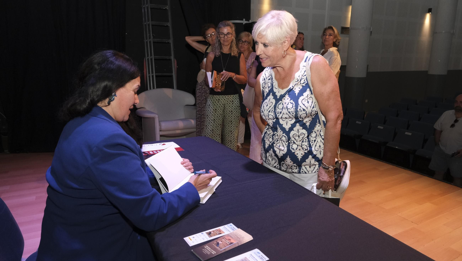 Las imágenes del Diario de los Libros con la escritora Rosario Raro