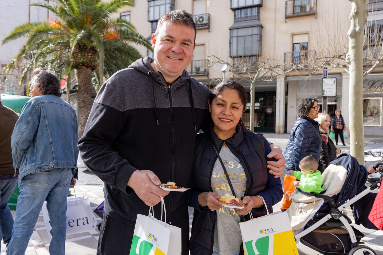 Izado de la Bandera de Andalucía y en un desayuno molinero en Jaén