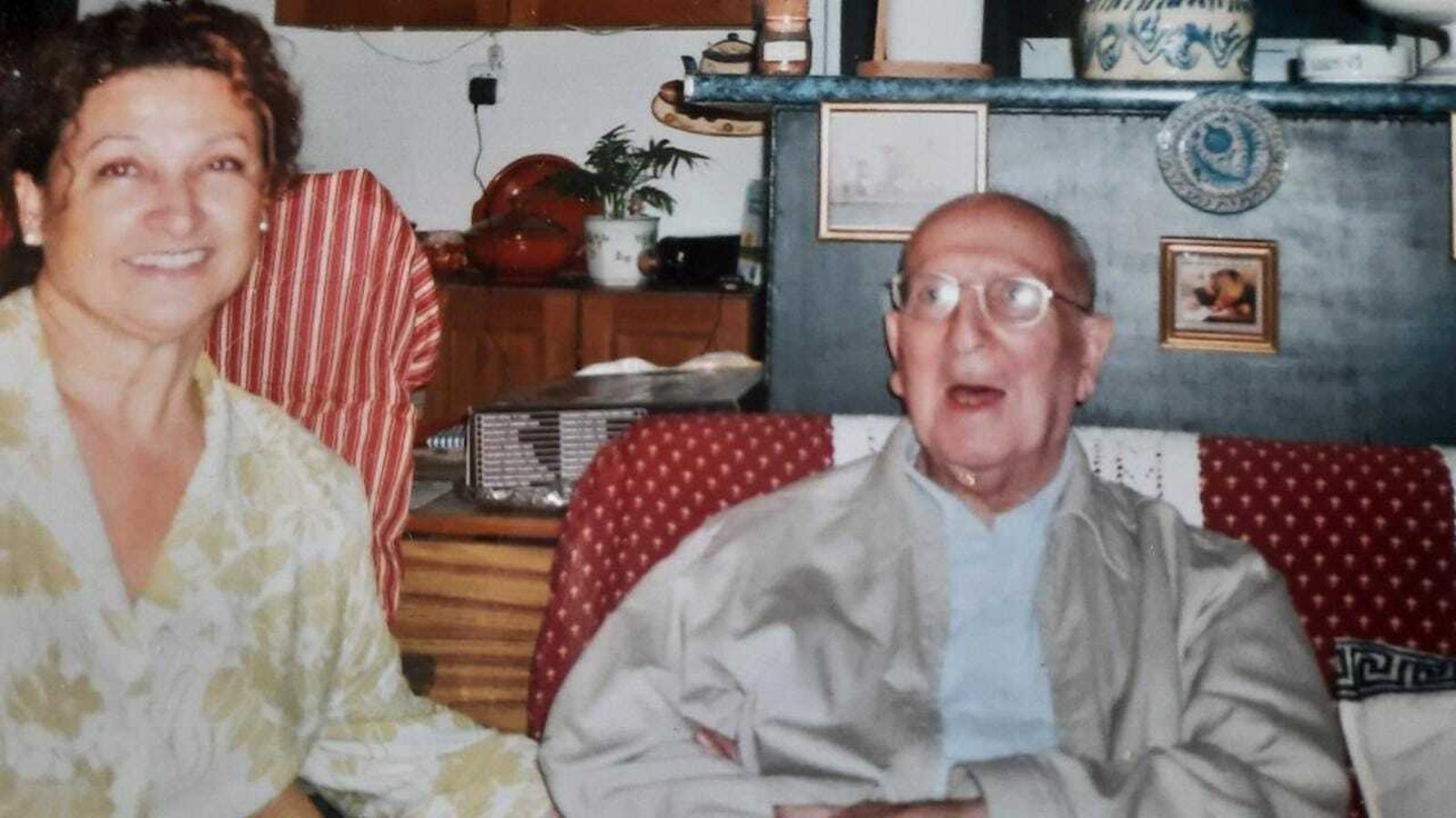 Martín Recuerda y Amalia de Toca, promotora de la Fundación que lleva el nombre del autor granadino.